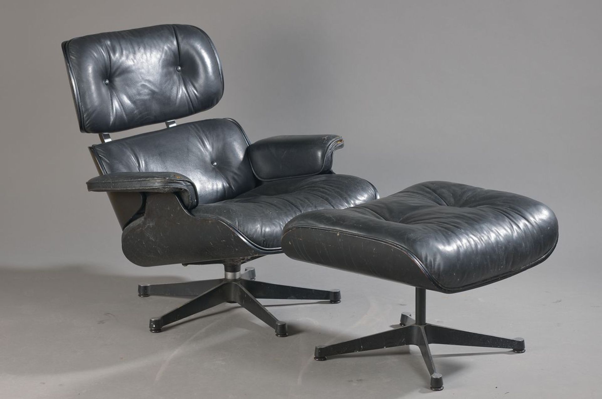 Lounge chair und Ottoman, Charles und Ray Eames, Vitra, Aluminium, Schichtholz-Sitzschale, schwarz