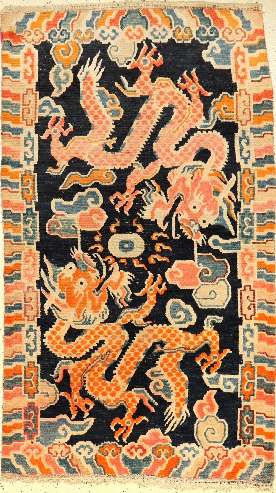 Schigatse Khaden alt (Drachen Design), Tibet, um 1910, Wolle auf Baumwolle, ca. 156 x 91 cm, EHZ: