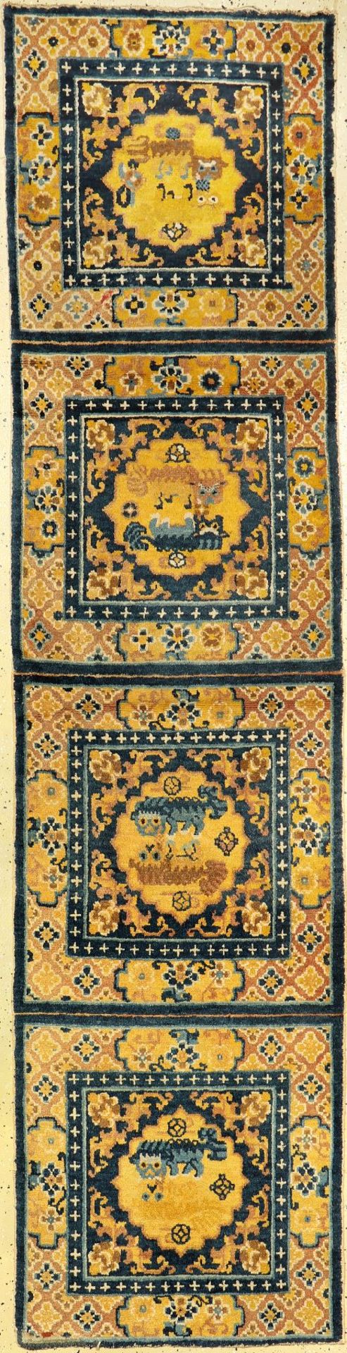 Ninghsia "Galerie" antik, (Fo-Hunde), China, Ende 19.Jhd., Wolle auf Baumwolle, ca. 274 x 70 cm,