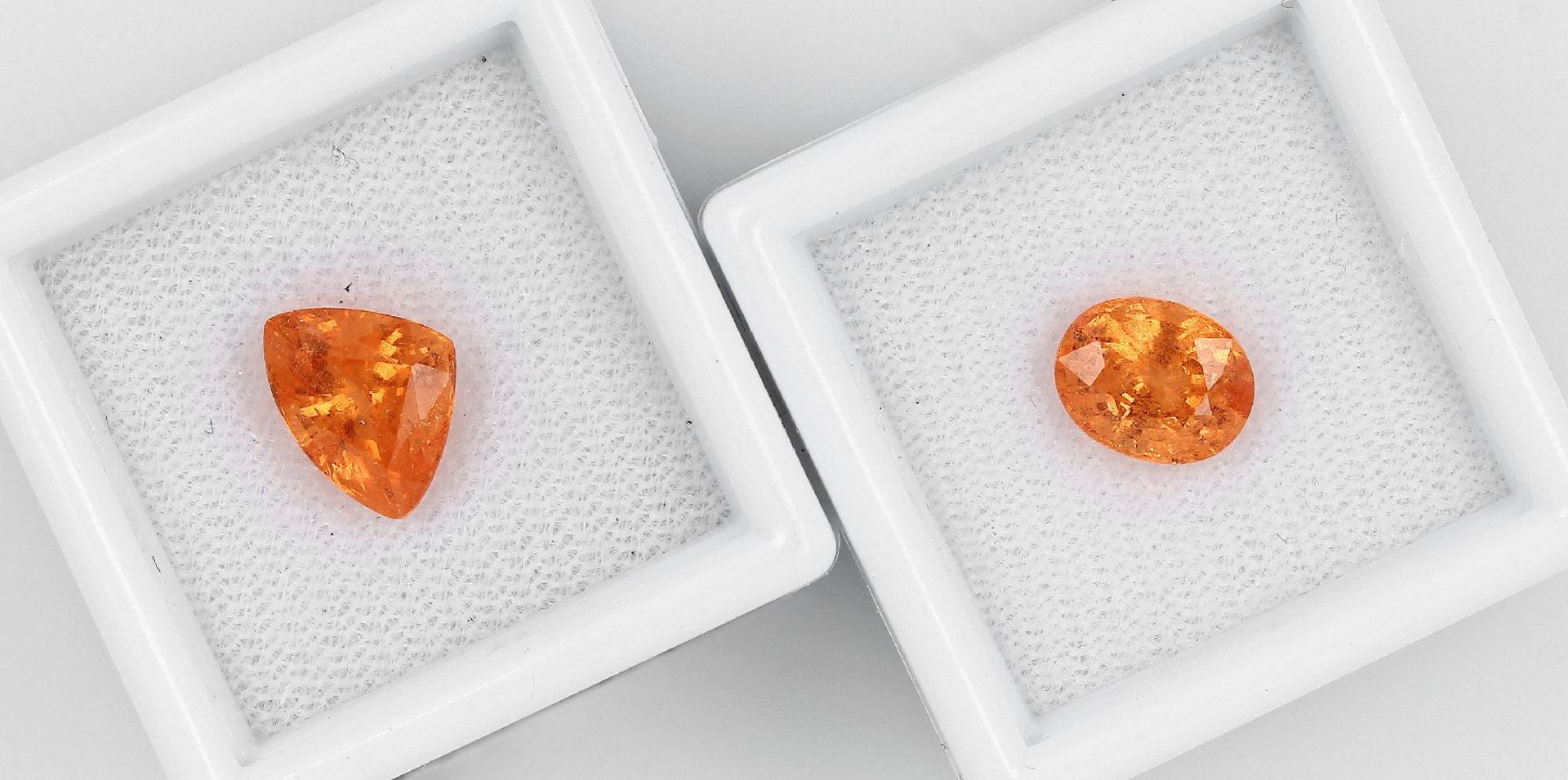 Lot 2 lose Mandarin Granate, best. aus: 1 x oval facett., ca. 2.5 ct, 1 x triangelf. facett., ca.