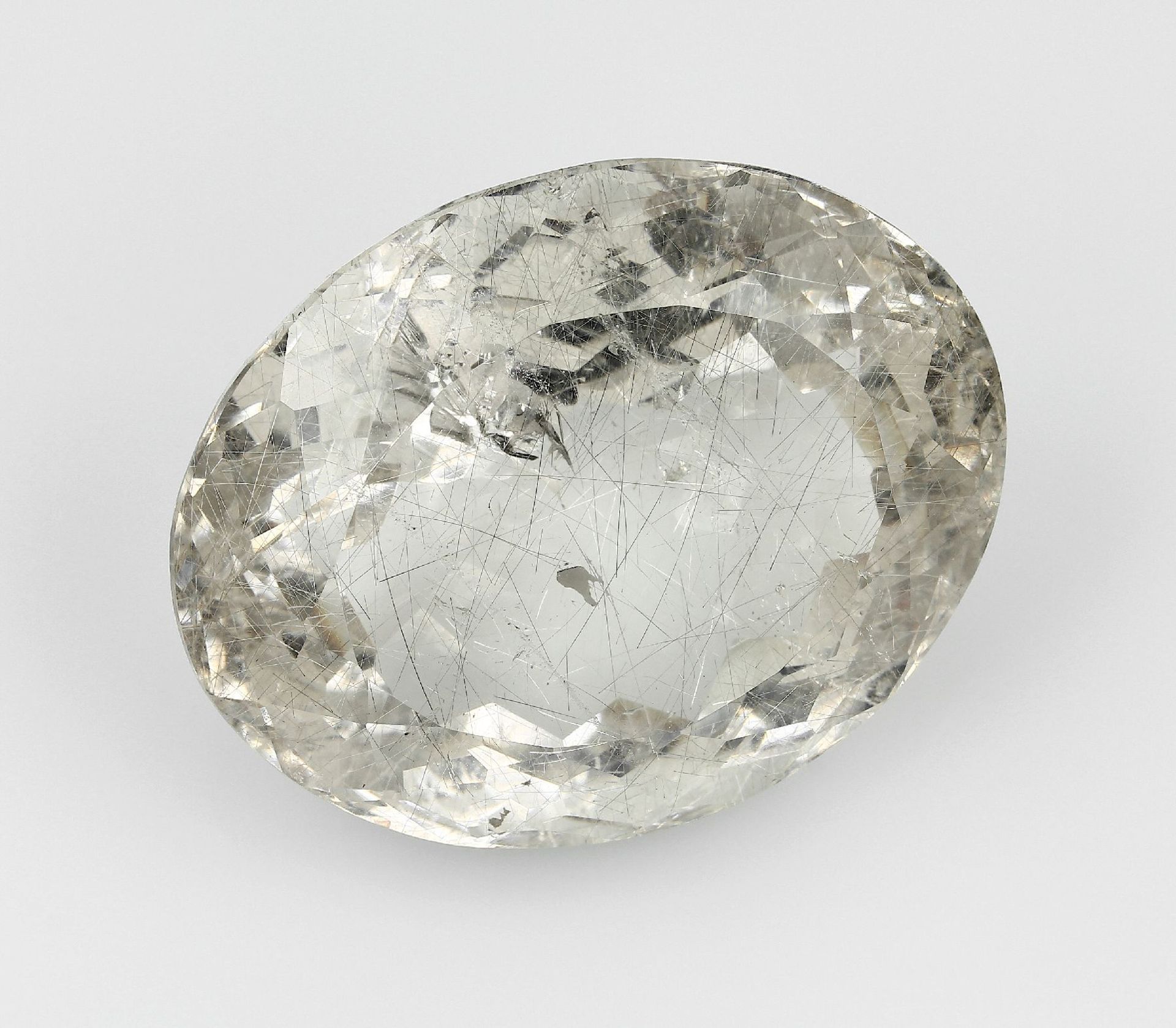 Loser Bergkristall, ovalfacett., schöner Schliff, ca. 430 ct, ca. 5 x 4 cmLoose rock crystal ,