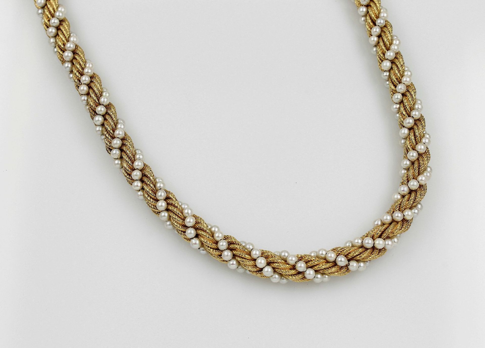 18 kt Gold Collier mit Zuchtperlen, GG 750/000, in sich gedrehte GG Kordel, mit umlaufendem