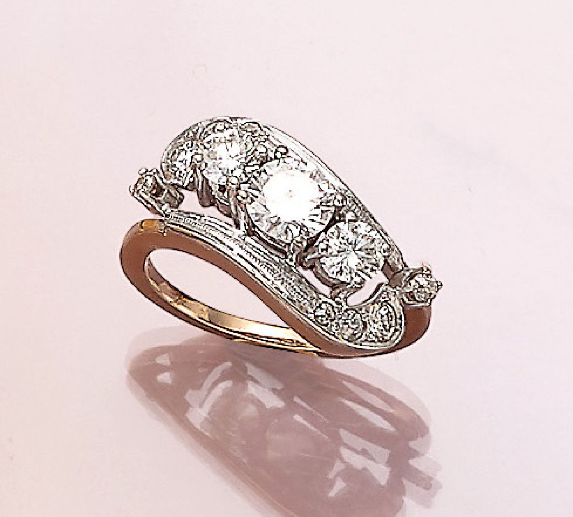 14 kt Gold Ring mit Diamanten, WG/GG 585/000, 3 Brillanten zus. ca. 1.80 ct Weiß- l.get.Weiß/si, 8