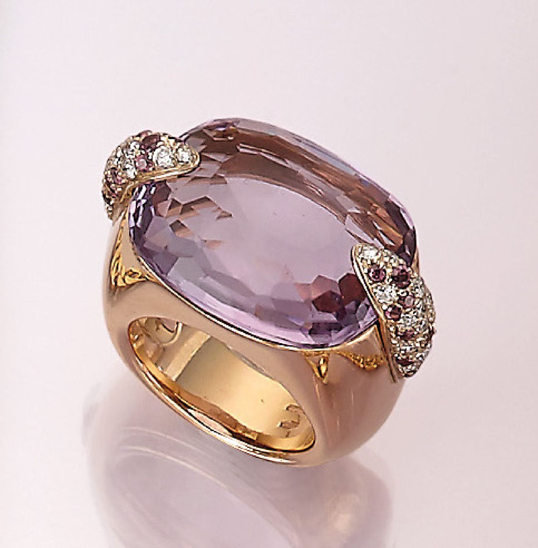 18 kt Gold POMELLATO Ring mit Amethyst und Brillanten, aus der Serie PIN UP, Rose G 750/000,