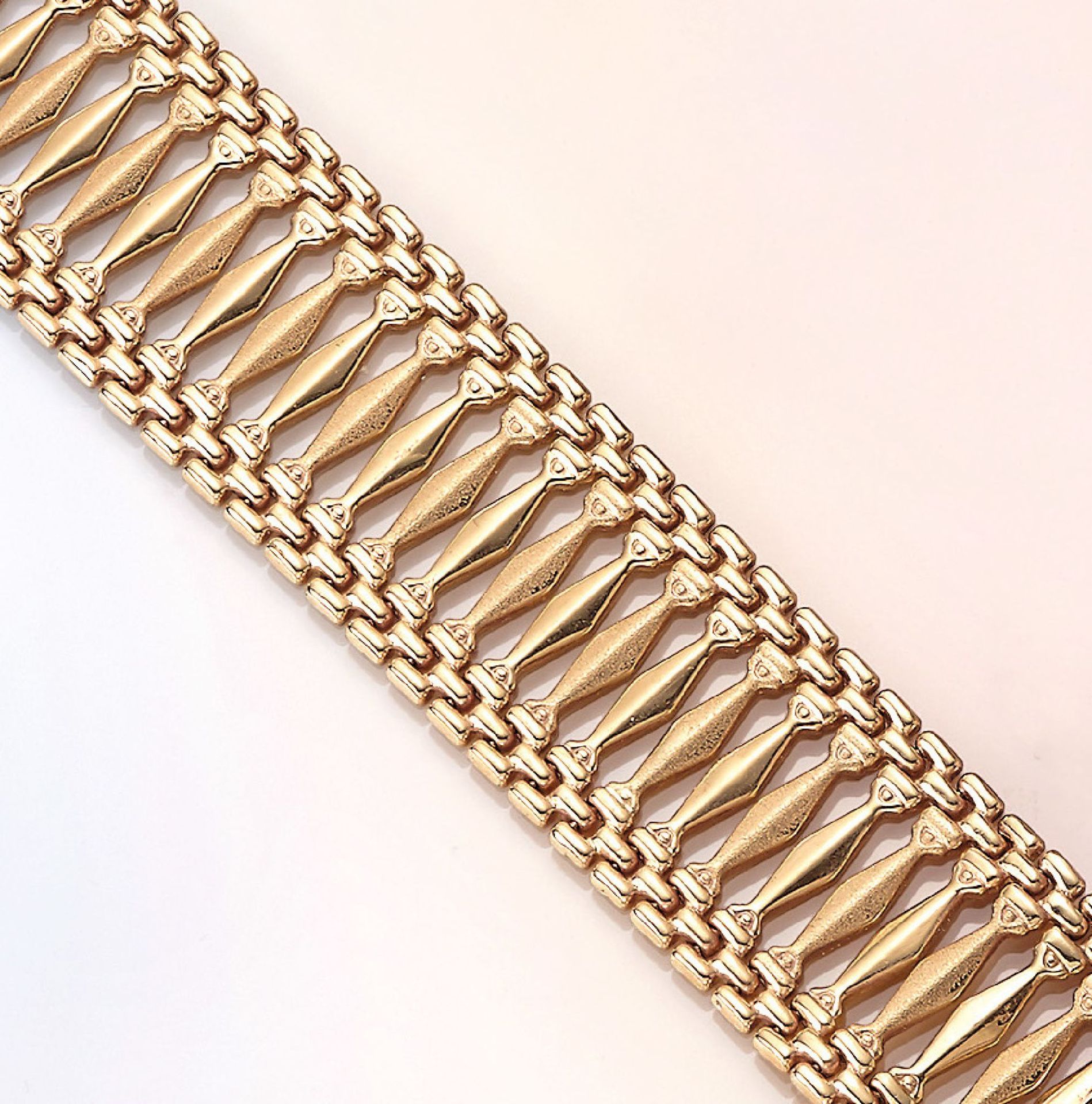 14 kt Gold Armband, GG 585/000, ca. 36.3 g,L. ca. 18.5 cm, Kastenschloss mit Sicherheitsachten14