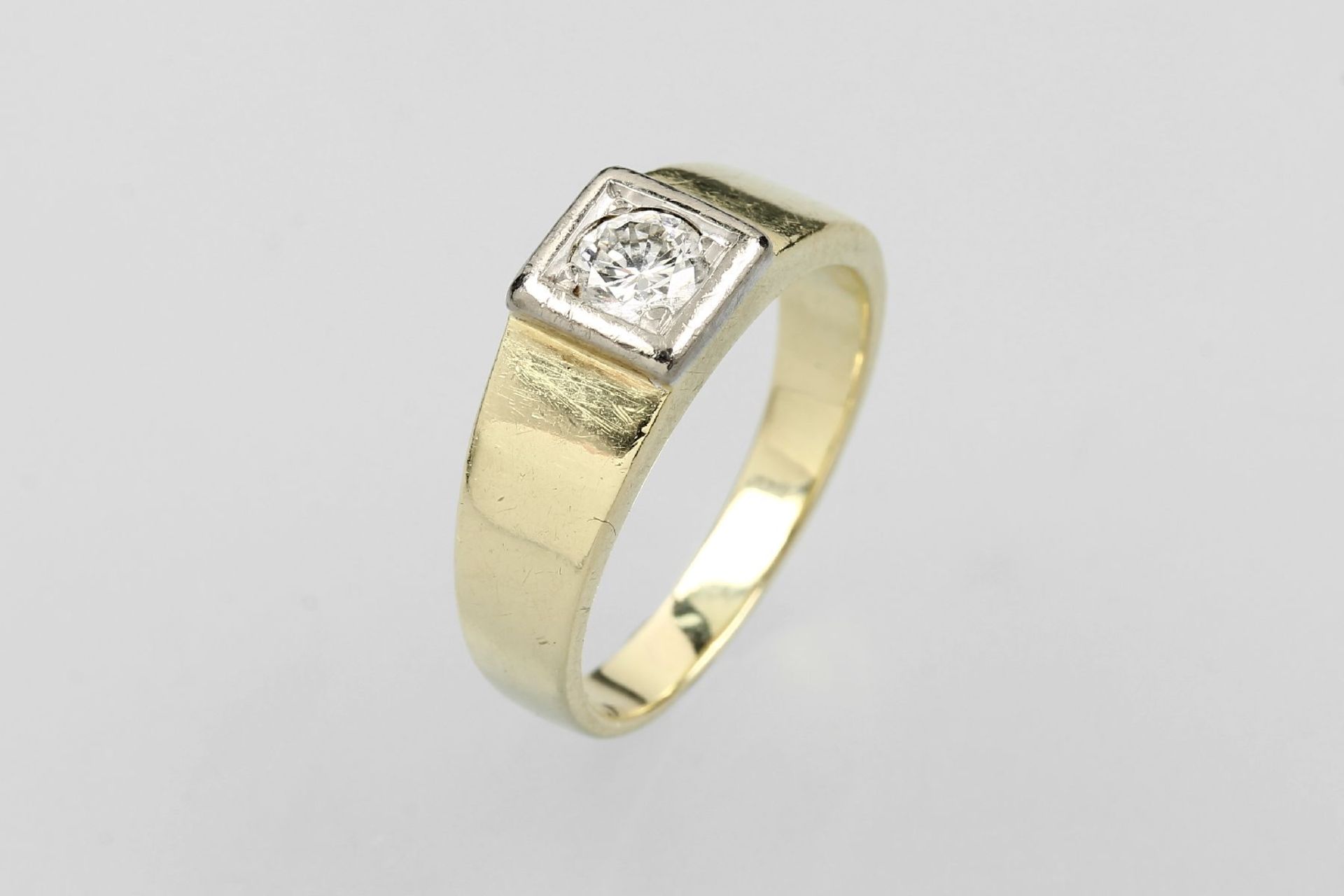14 kt Gold Ring mit Brillant, GG 585/000, Brillant ca. 0.30 ct Weiß/vs-si, total ca. 7.3g, RW 57