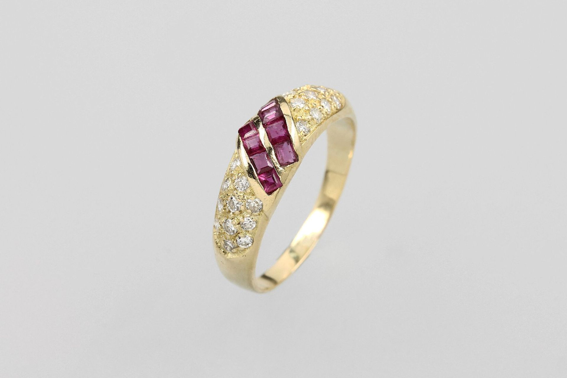 14 kt Gold Ring mit Rubinen und Brillanten, GG 585/000, 8 facett. Rubincarrees zus. ca. 0.50 ct,