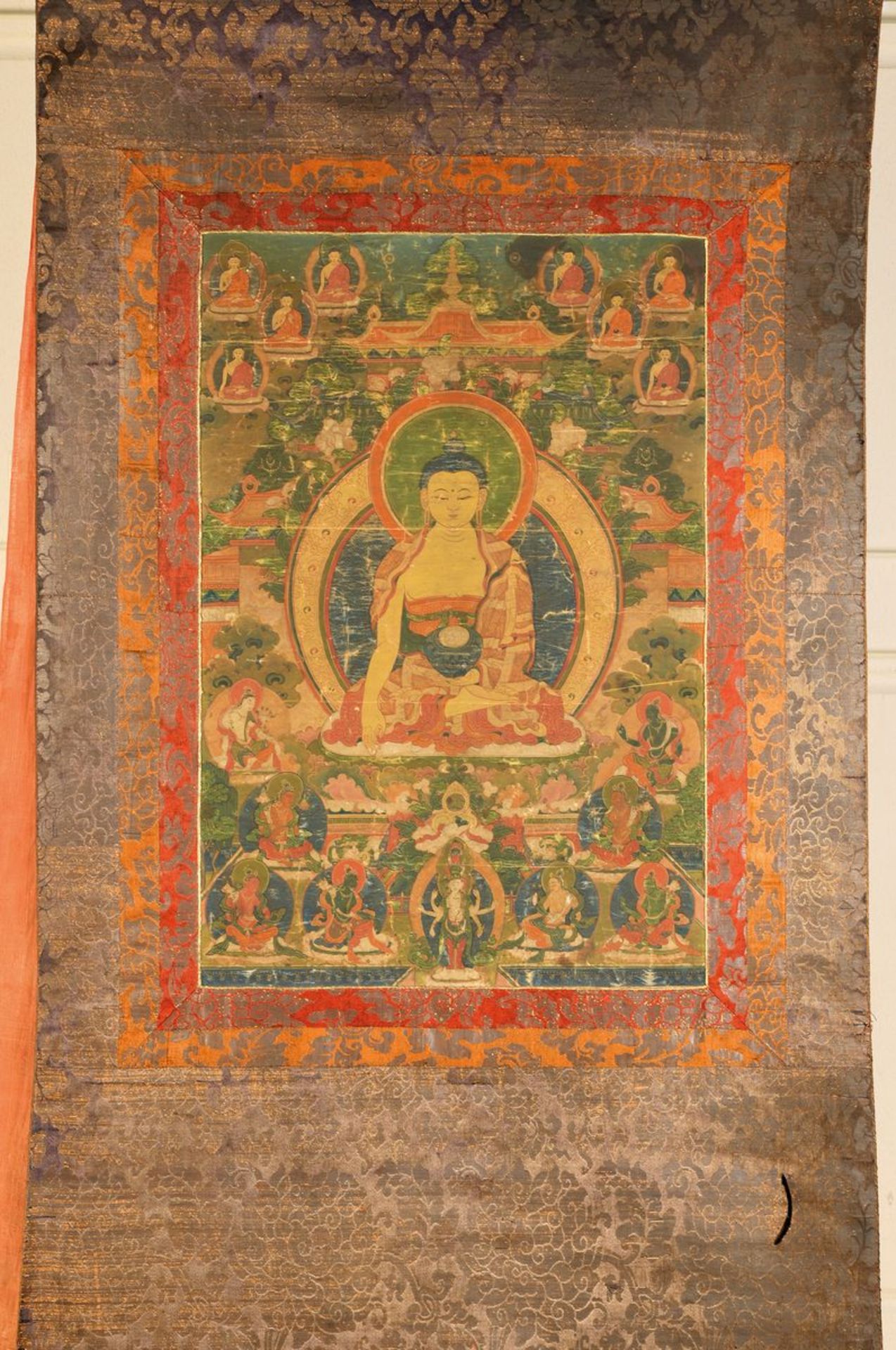 Thangka, China, 19.Jh., Tempera auf Seide, Darstellung des Bodhisattva im Strahlennimbus, best.,