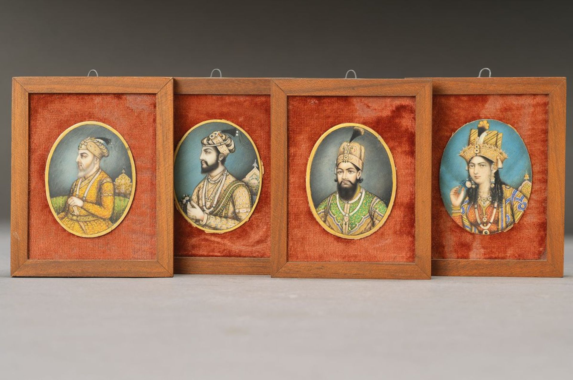 Vier Miniaturmalereien, Pakistan, um 1900, feine Miniaturmalerei auf dünner Elfenbeinplatte,