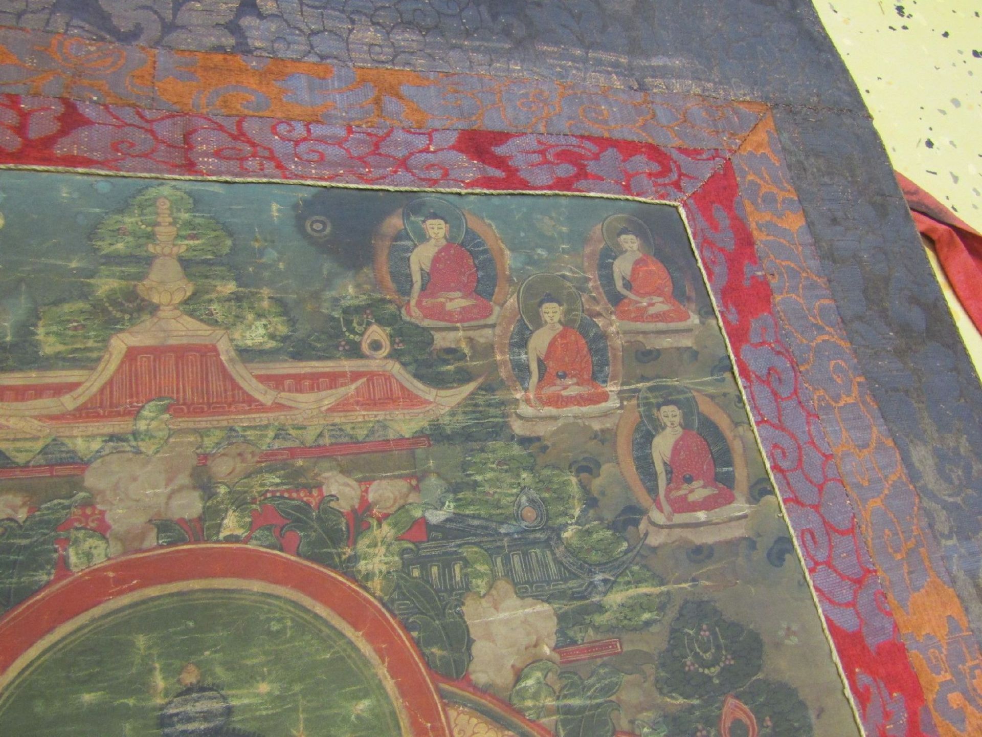 Thangka, China, 19.Jh., Tempera auf Seide, Darstellung des Bodhisattva im Strahlennimbus, best., - Bild 19 aus 21