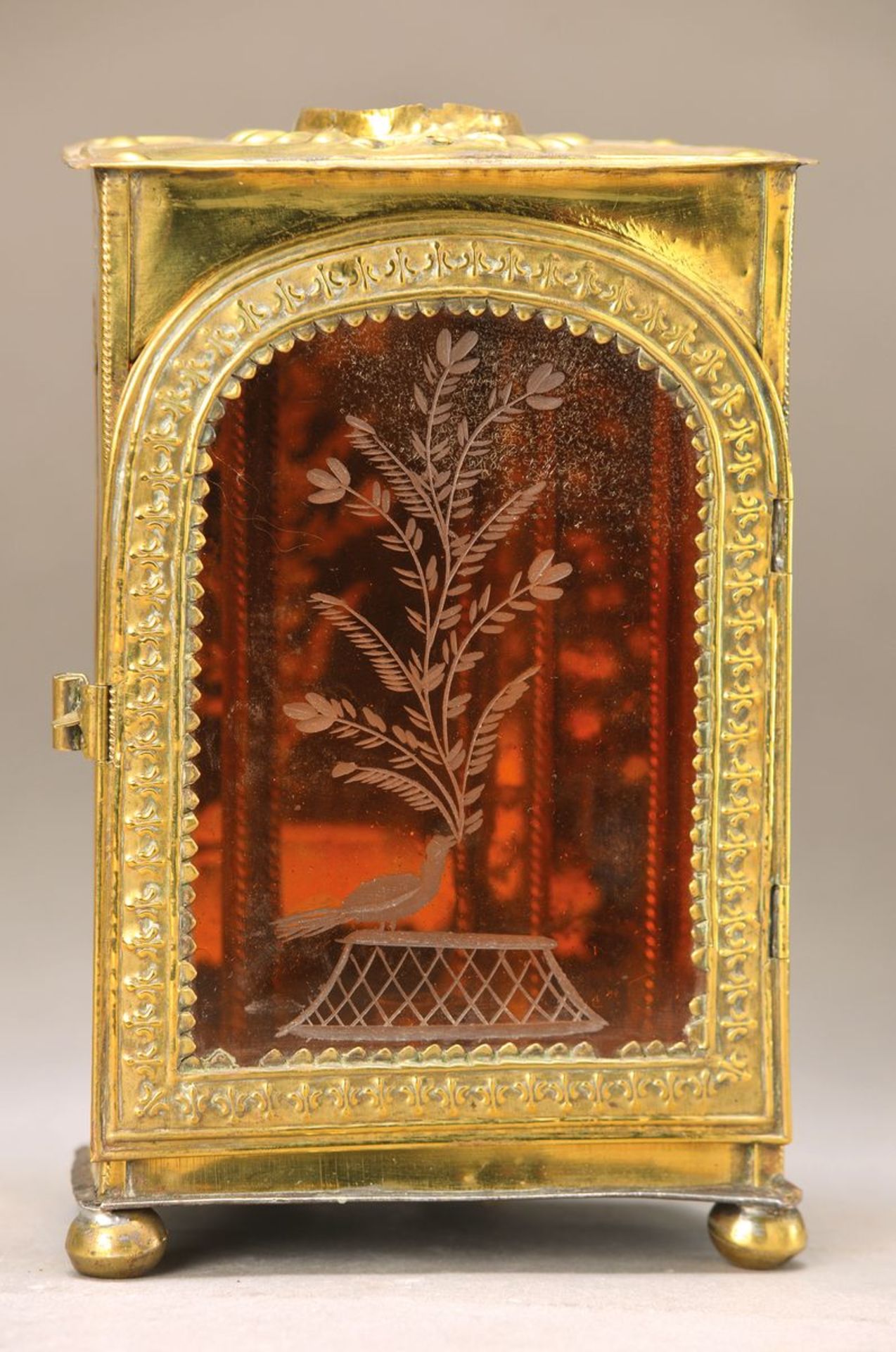 Antike Kerzenlampe, Österreich, um, 1850, Messingfassung mit geschnittenen rubinierten Glasscheiben,