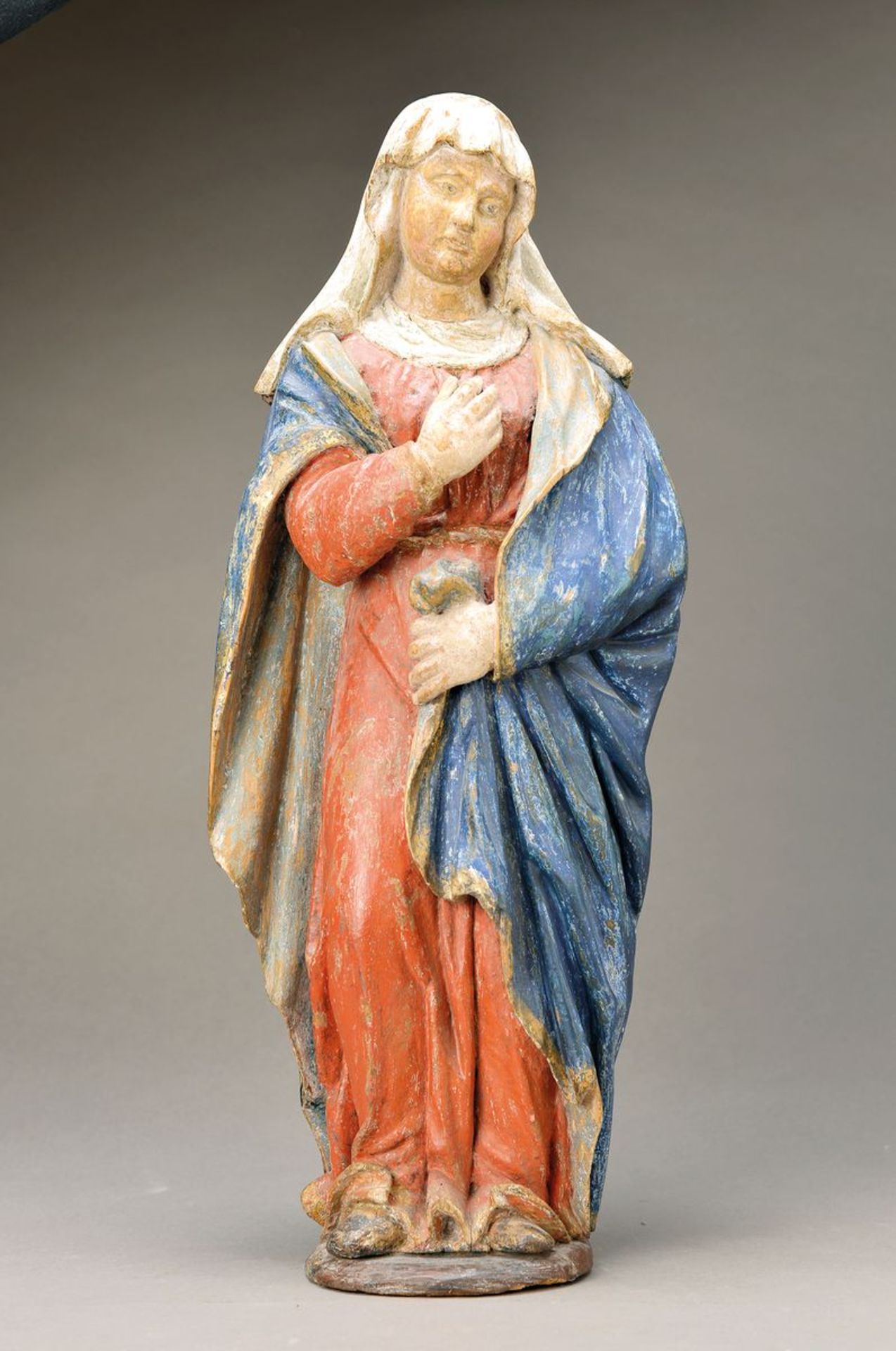 Heiligenfigur, süddeutsch, um 1680-1720, Lindenholz geschnitzt, Fassung erneuert, wohl Hl. Anna,