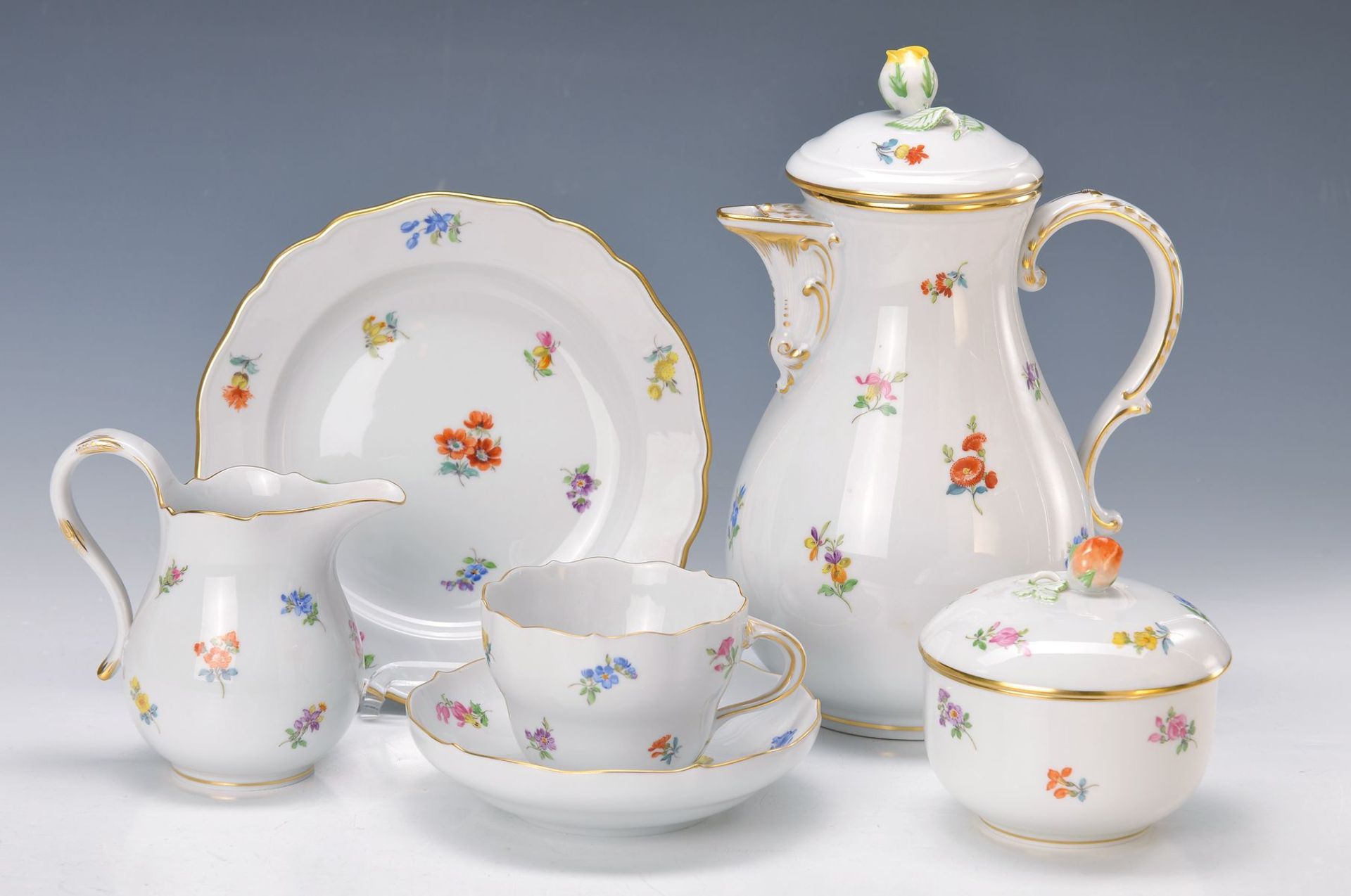 Kaffeeservice, Meissen, 1970er Jahre, 2. Wahl, Dekor gestreute Blumen, Goldrand, Kaffeekanne,