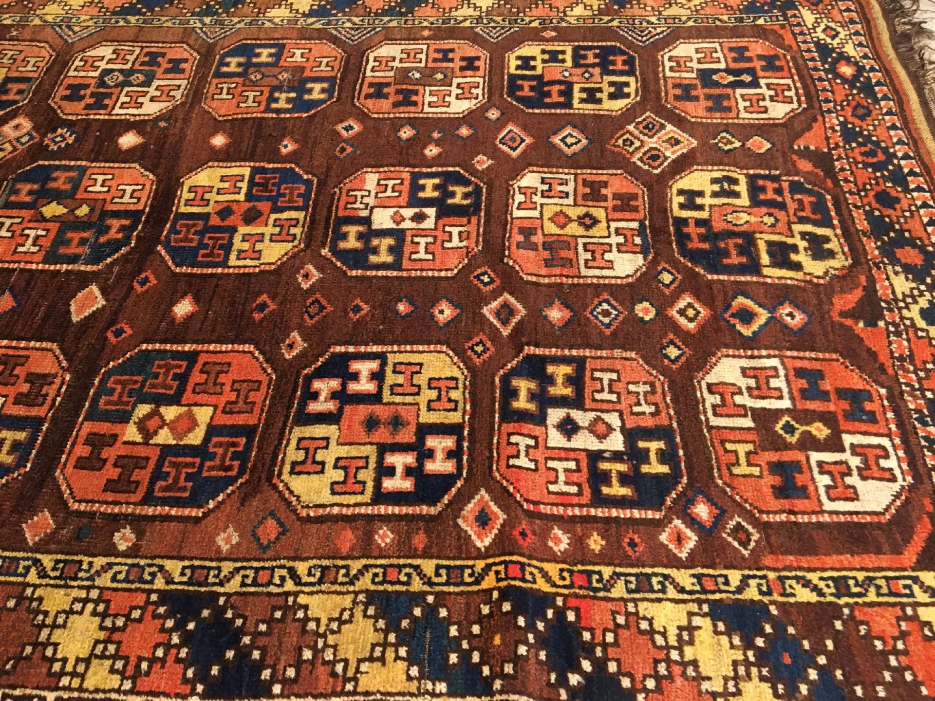Kirgisischer "Hauptteppich" antik, Kirgisistan Amu-Darja Region, Ende 19.Jhd., Wolle geknüpft auf - Bild 3 aus 9