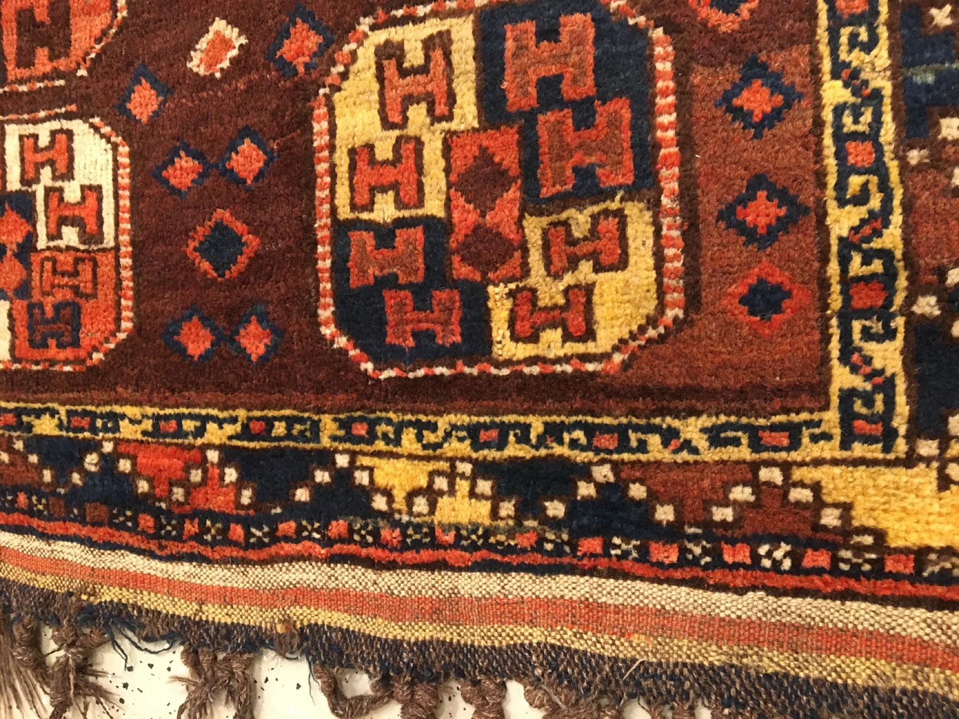 Kirgisischer "Hauptteppich" antik, Kirgisistan Amu-Darja Region, Ende 19.Jhd., Wolle geknüpft auf - Bild 5 aus 9