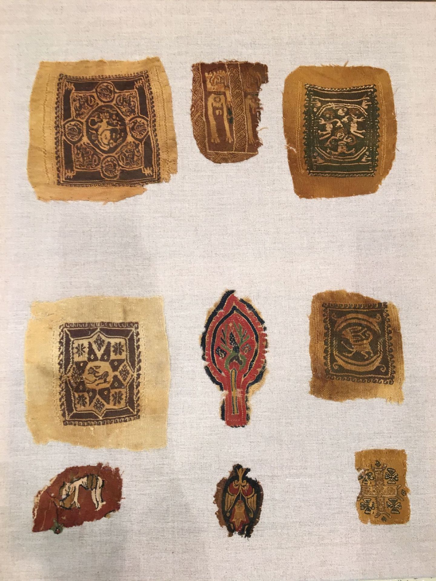 (3 Lots) 13x seltene Koptische "Textilfragmente" antik, Ägypten, 4.-7.Jhd., Wolle mit teilweise - Bild 3 aus 10
