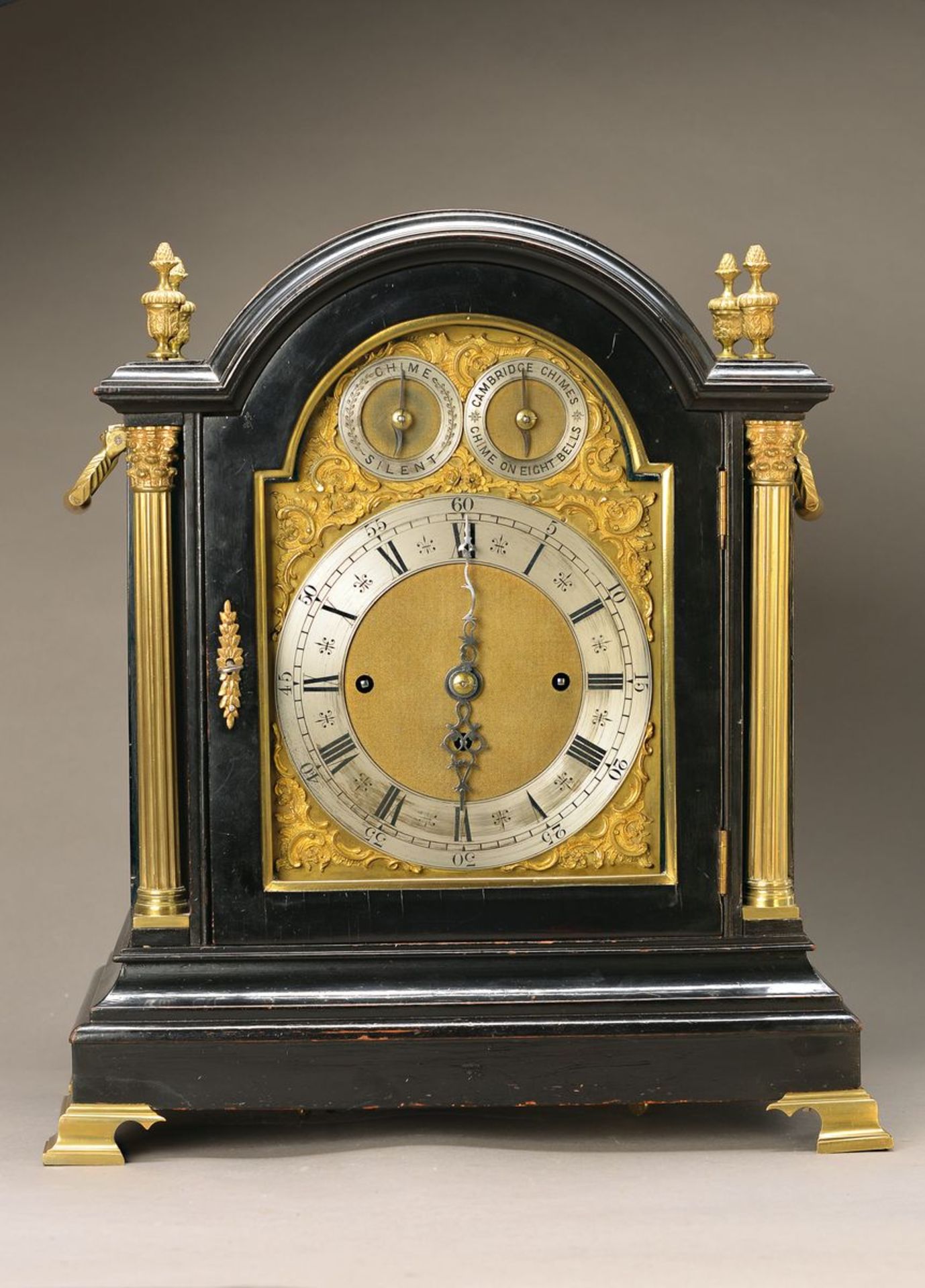 Große Bracket Clock mit Carillon und 2 Schlagmelodien, England, um 1880, elegantes ebonisiertes