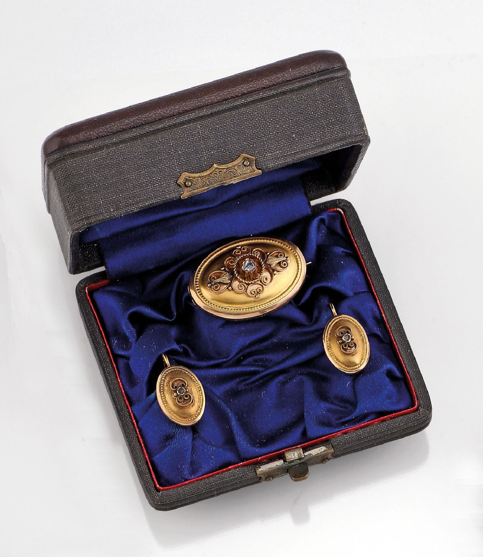 14 kt Gold Schmuckset: Brosche und Paar Ohrgehänge, GG 585/000 gepr., Österreich um 1860,