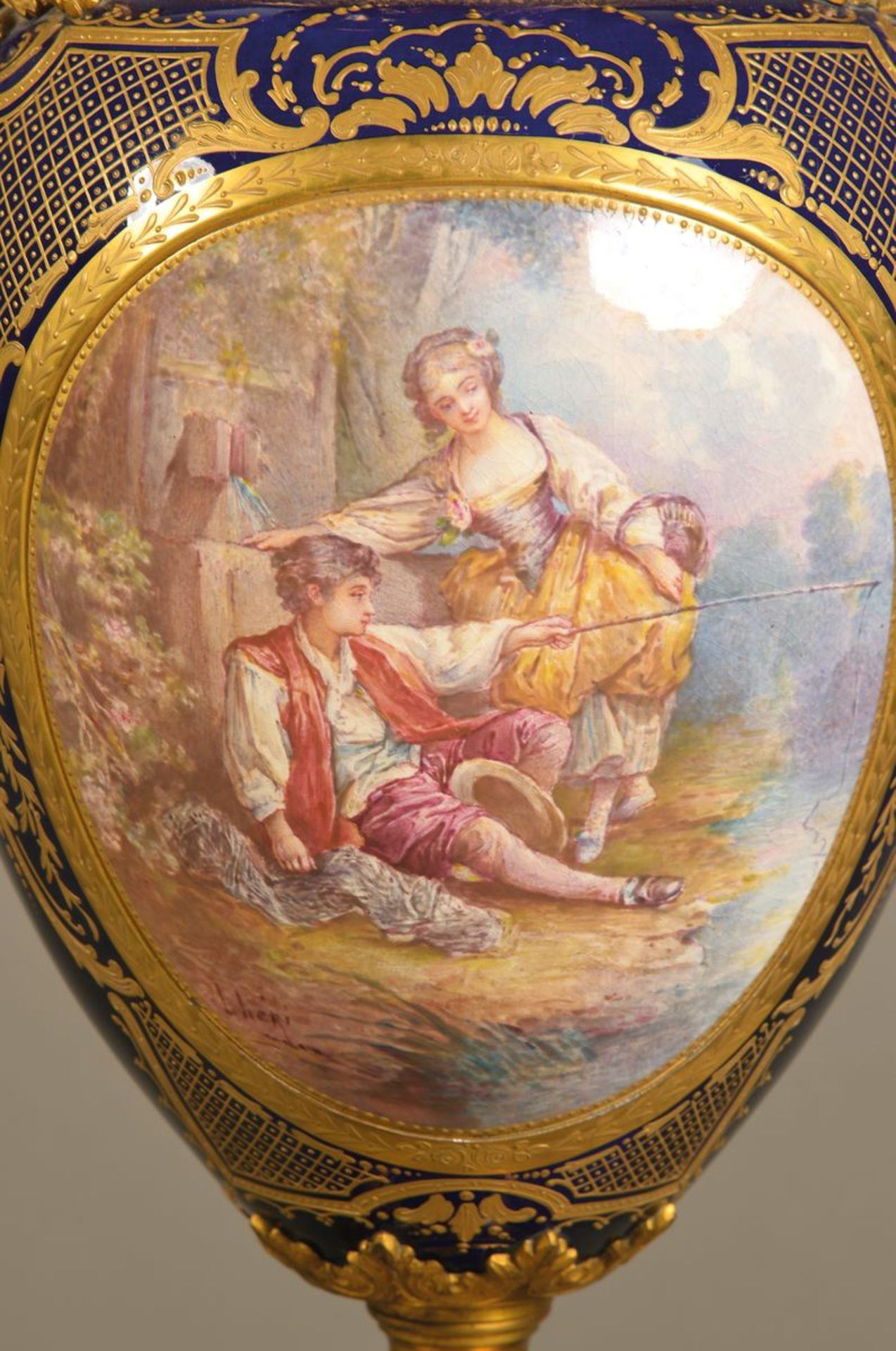 Große Prunkdeckelvase, Sevres, Chateau de Tuilleries, 1840er Jahre, kobaltblauer Fond, zwei große - Bild 3 aus 3