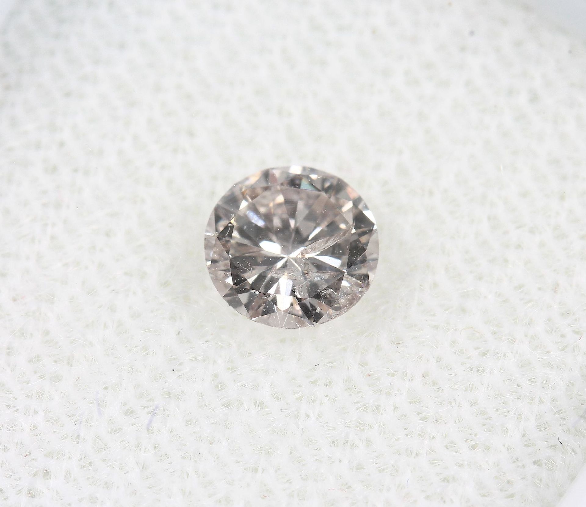 Loser Brillant, 0.48 ct Natural very light pinkish brown, 5.24-5.32 x 2.93 mm, mit GIA- Expertise - Bild 3 aus 4