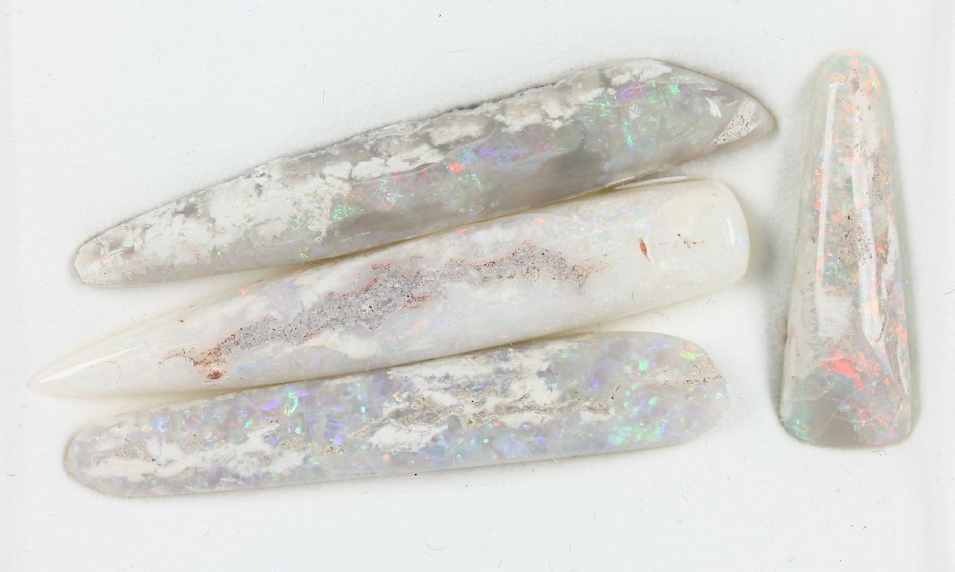 Konvolut 4 lose Opalbelemnite, best. aus: 1 x ca. 32.2 ct, ca. 57.6 x 9.9 x 9.6 mm, 1 x ca. 24.5 ct,