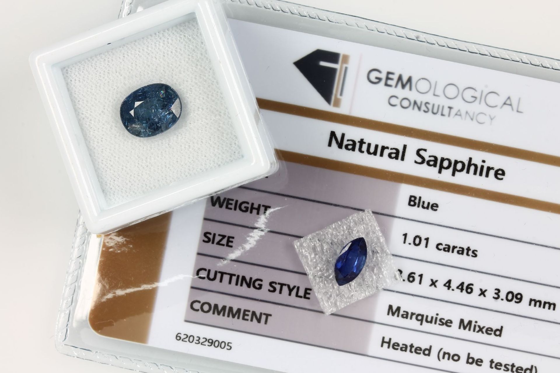 Lot 2 lose Saphire, 1 x ca. 3.47 ct, ovalfacett. mit GCI-Zertifikat; 1 x 1.01 ct, verschweißt mit