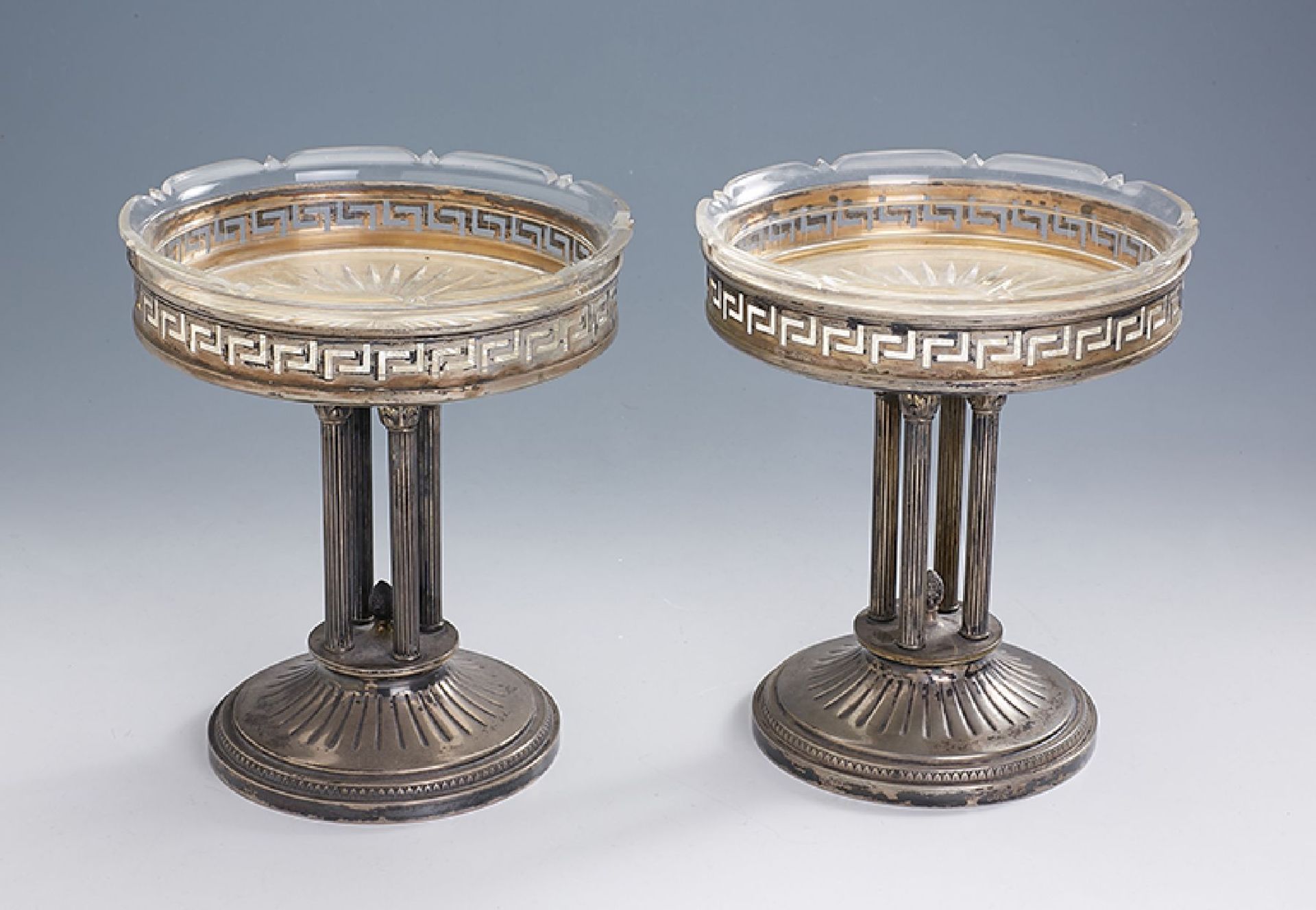 Anbietschalenpaar, deutsch, 800er Silber, Wilkens Bremen, teilvergoldet, um 1900, auf4 Säulen