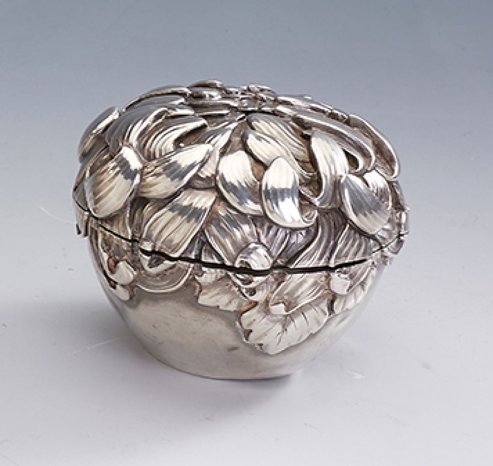 Bonbonniere, um 1900, Sterling Silber, in Form einer Chrysantheme, rein japanischer Stil, den