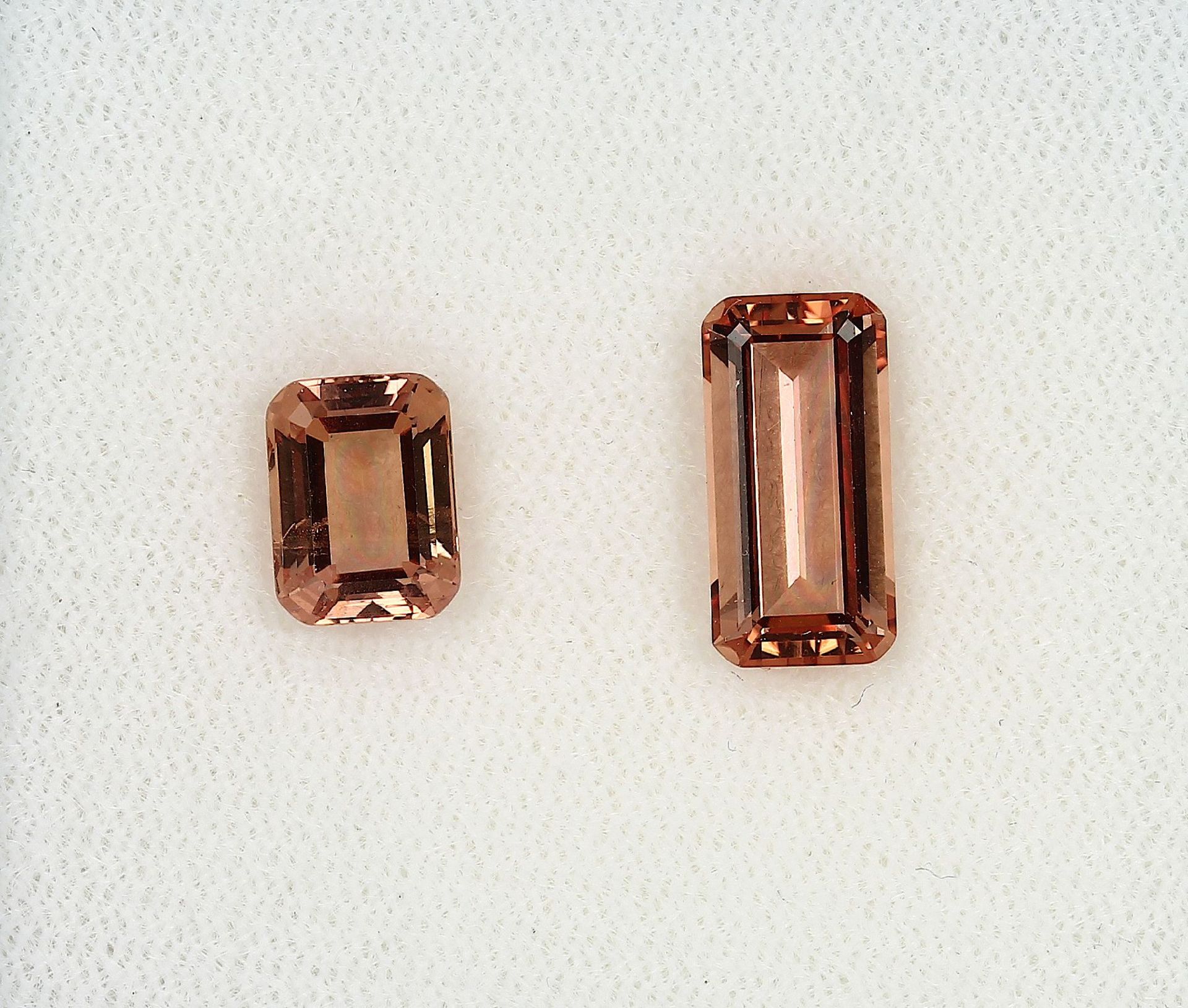 Lot 2 lose Turmaline, zus. ca. 5 ct, orange, rechteckig facett., versch. Größen Schätzpreis: