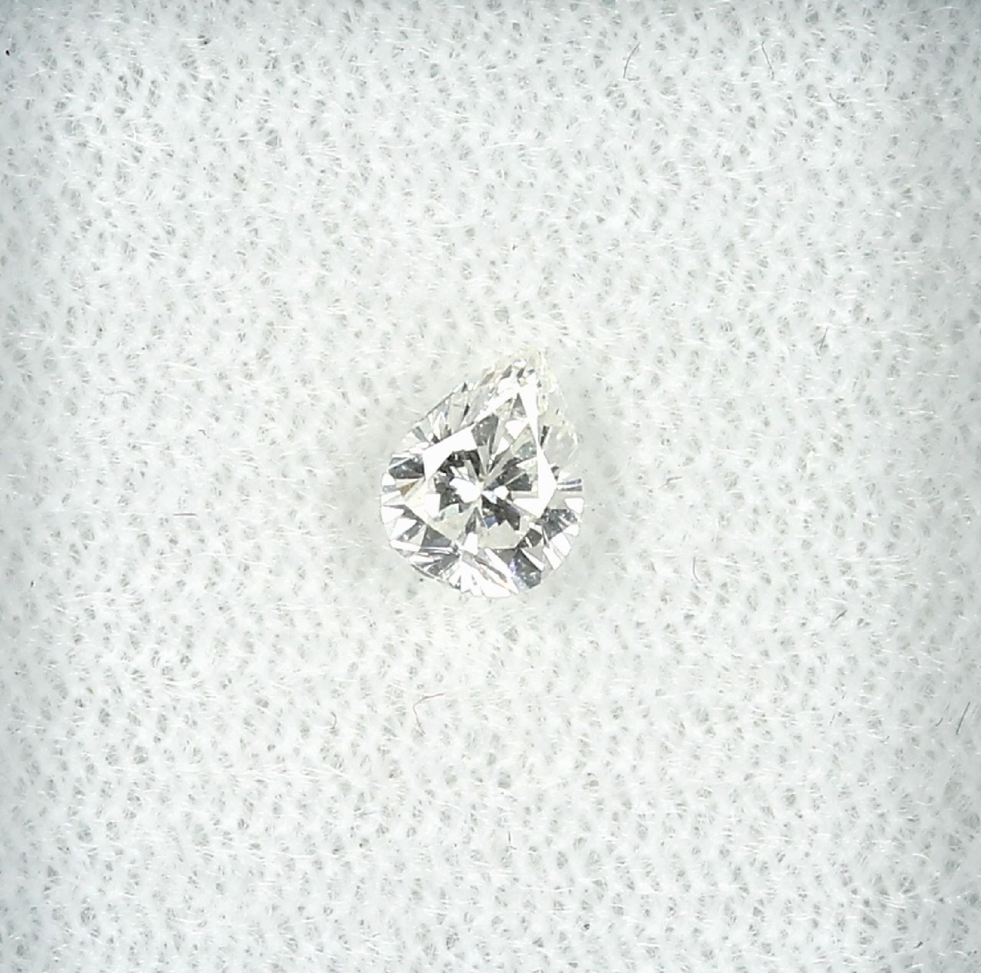 Loser Diamant, 0.43 ct l.get.Weiß/si, tropfenf. facett. Schätzpreis: 750, - EURLoose diamond, 0.43