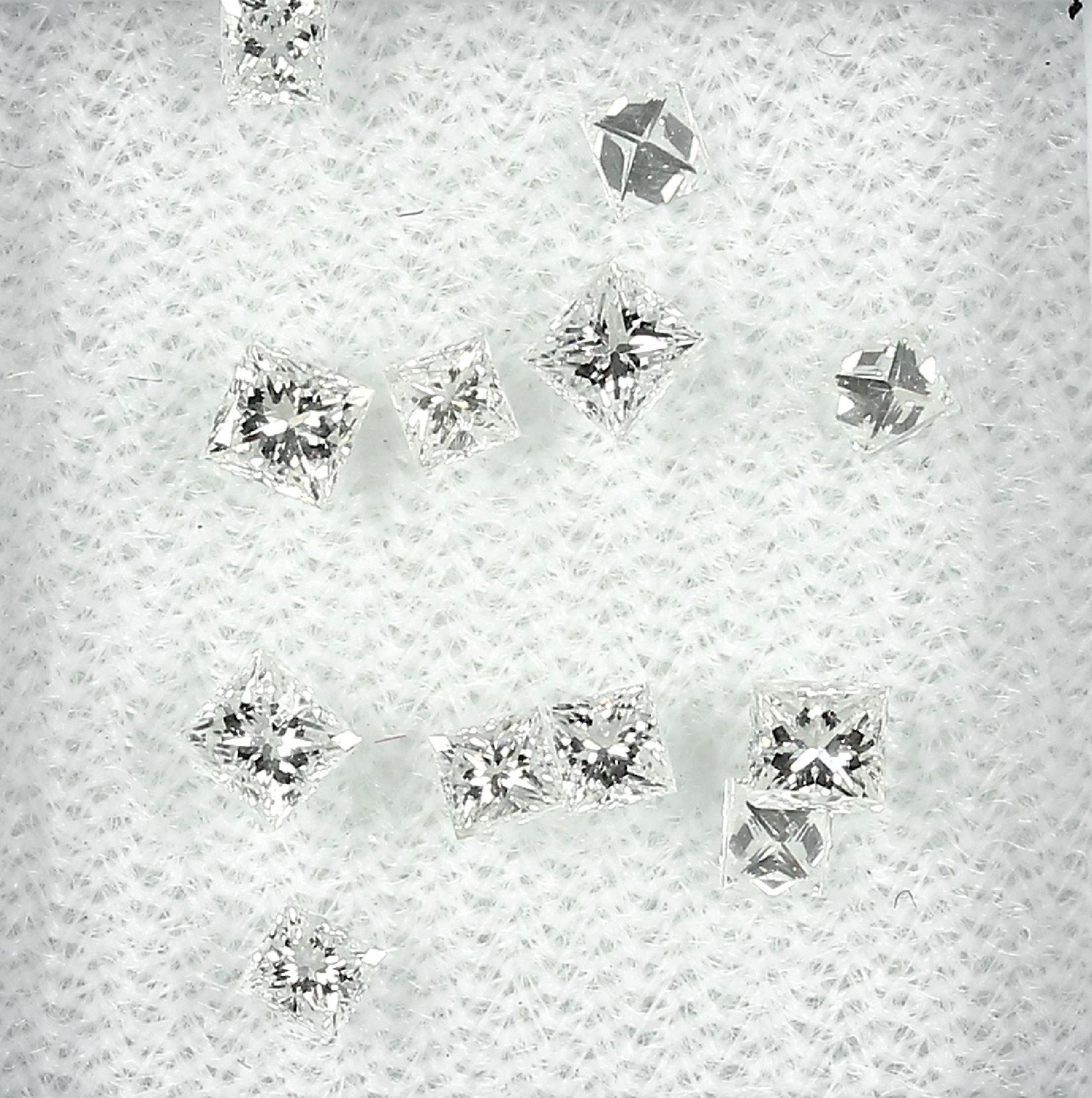 Lot lose Diamanten, zus. 1.06 ct feines Weiß/vs, im Princess-Cut Schätzpreis: 950, - EURLot loose