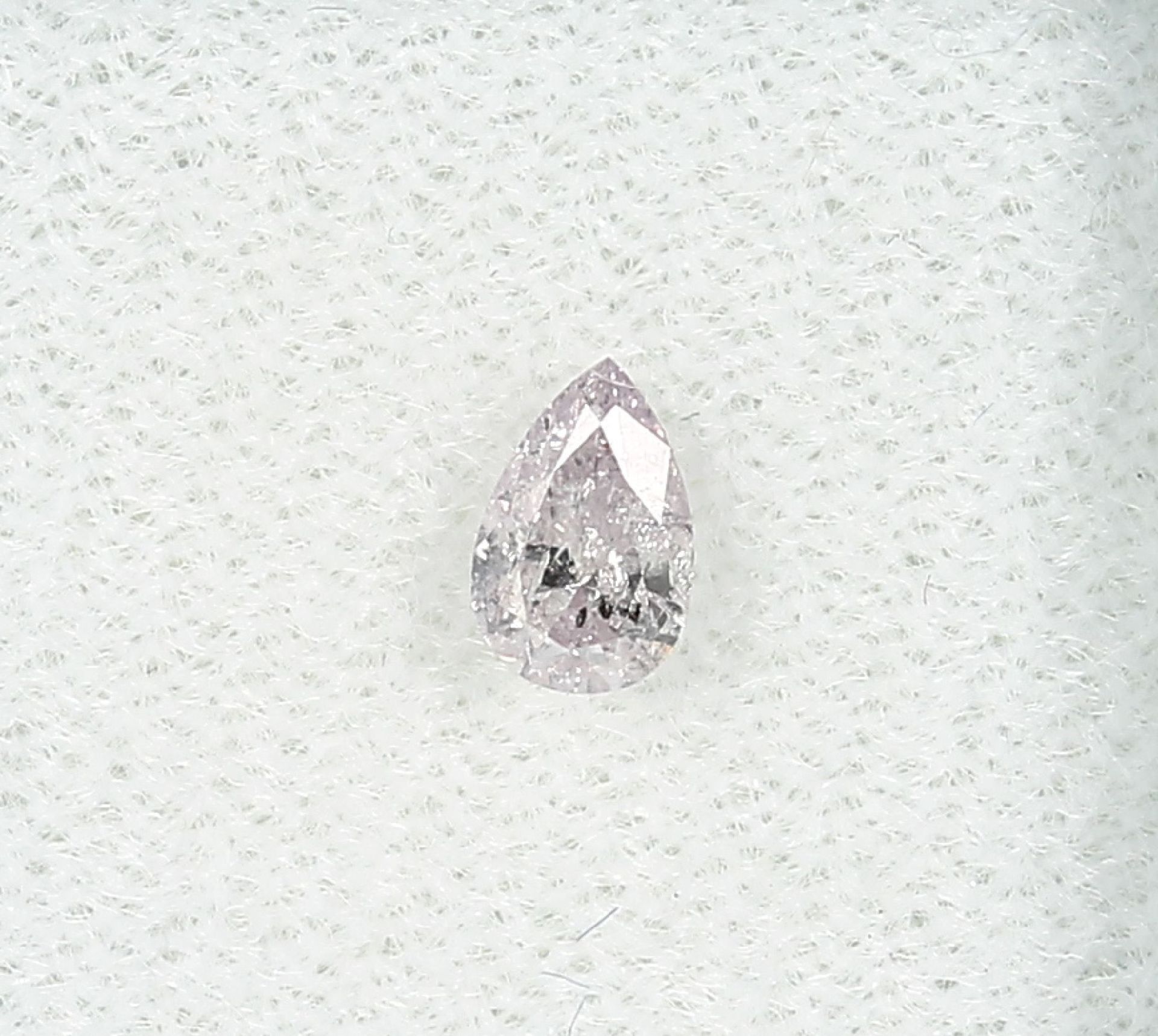 Loser Diamant, 0.27 ct Natural light pink, tropfenf. facett., 5.53 x 3.60 x 2.22 mm, mit GIA-