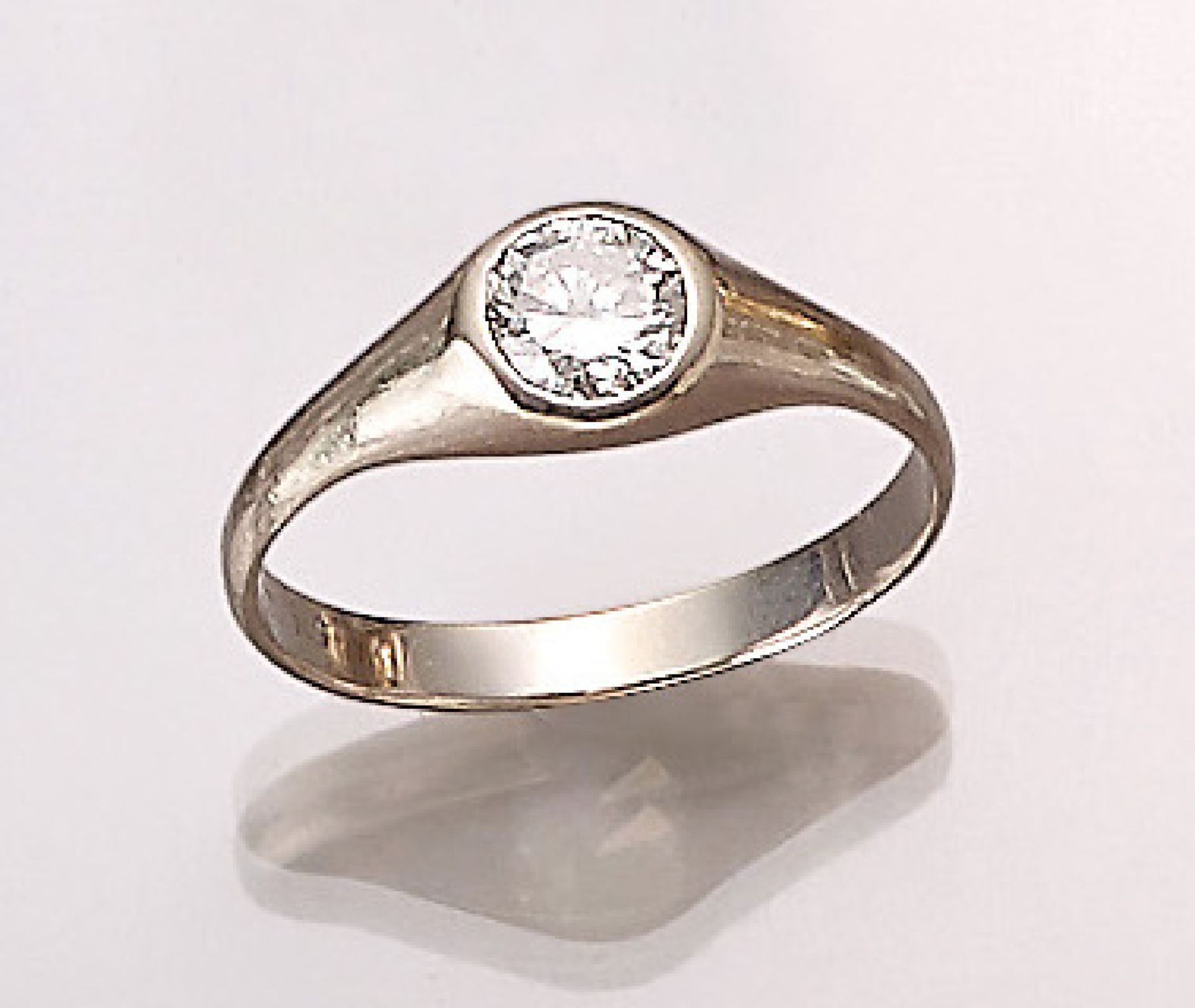 14 kt Gold Ring mit Brillant, WG 585/000, Brillant ca. 0.60 ct Weiß/si, RW 57, ca. 2.4 g14 kt gold