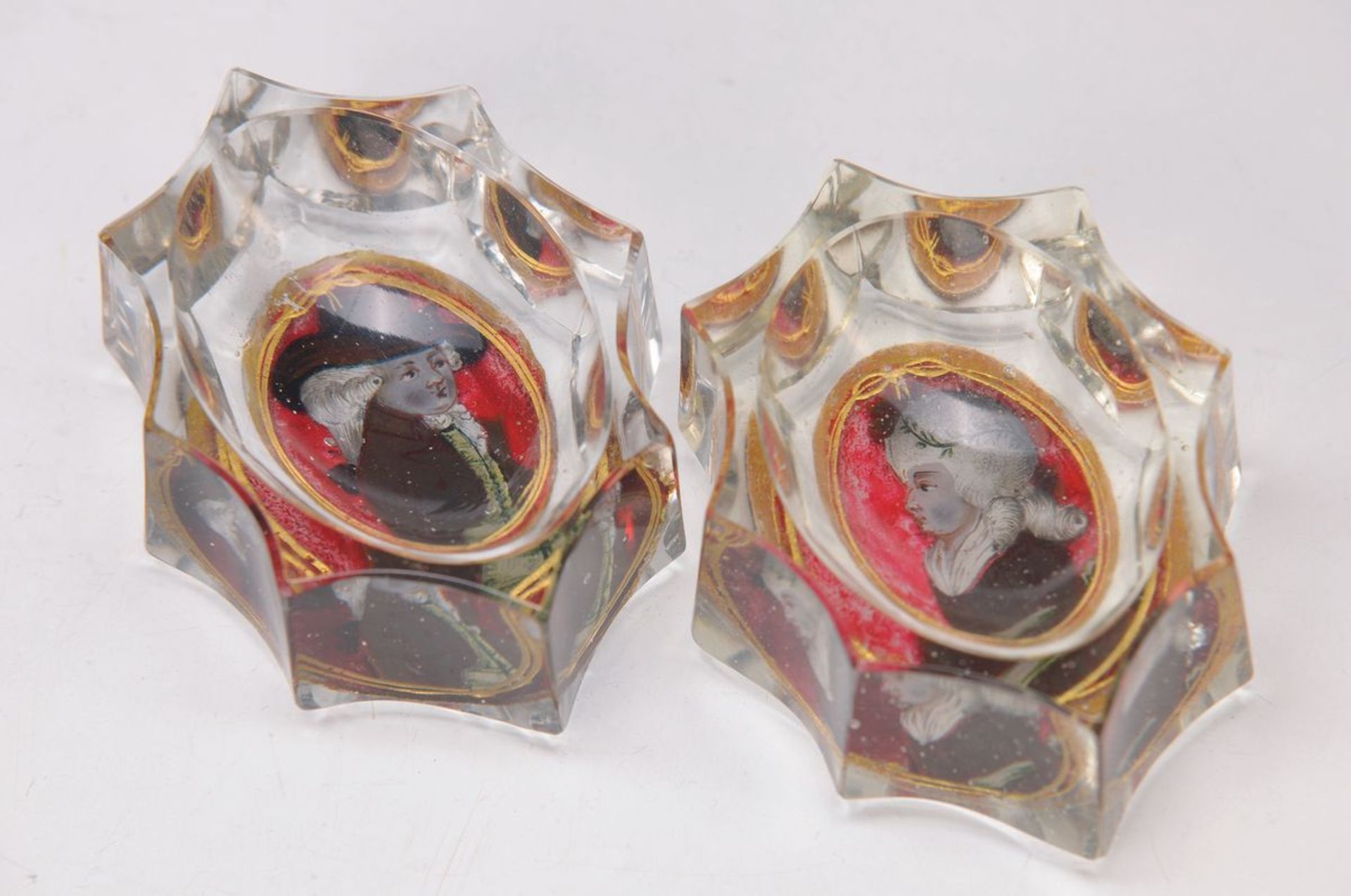 Paar Gewürzschälchen, deutsch, um 1780, farbloses Glas, achtfach ausgeschliffen, facettiert, im