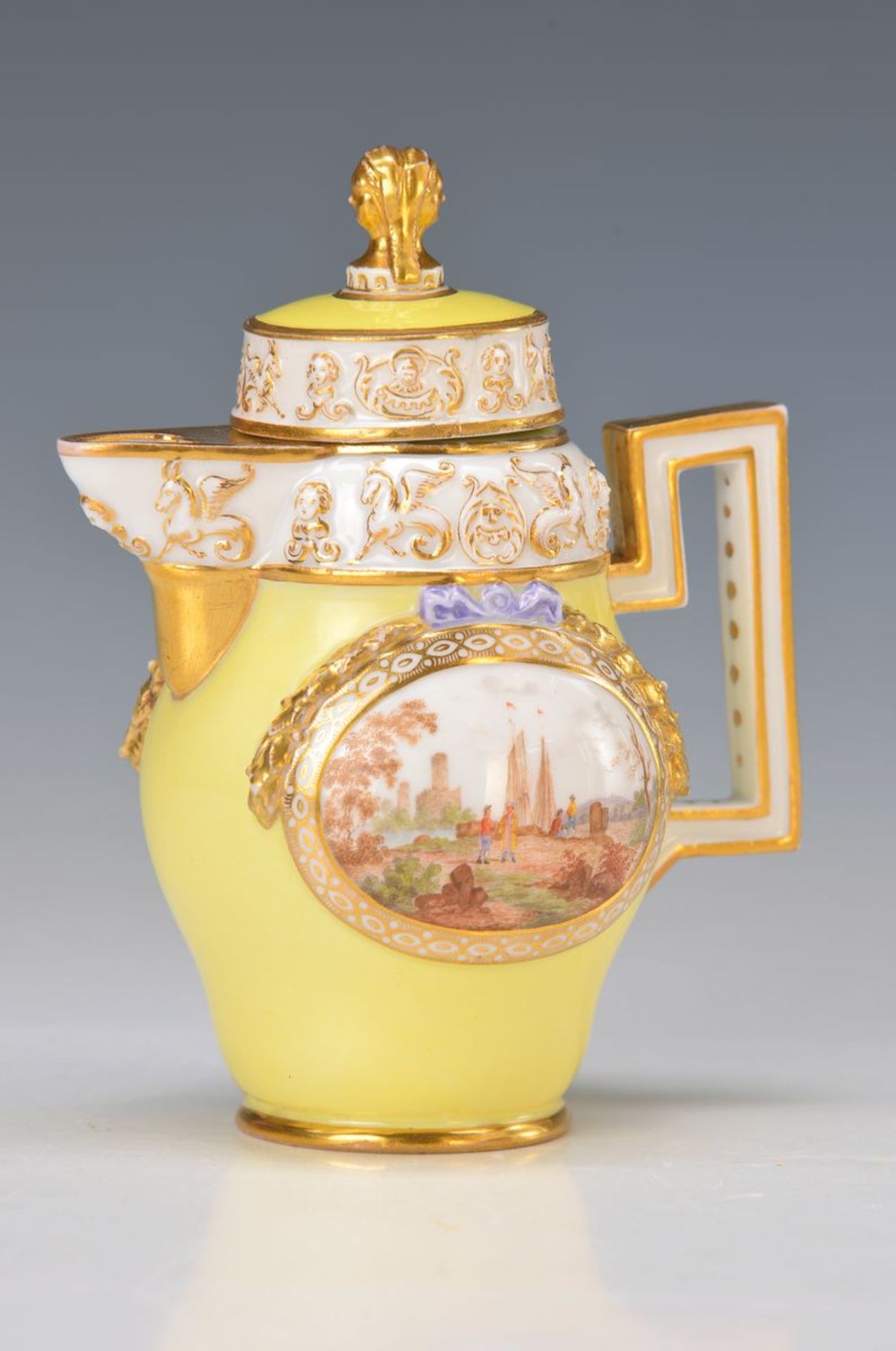 Porzellankännchen, Meissen, um 1880, zwei Kartuschen, gelbgrundig, auf beiden Seiten feine