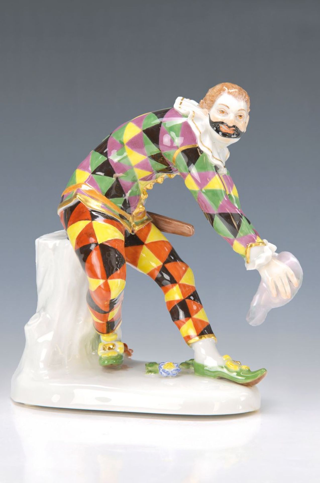 Porzellanfigur, Meissen, 2.H.20.Jh., Harlekin, grüßend, Entwurf J.J. Kaendler um 1740, polychrome