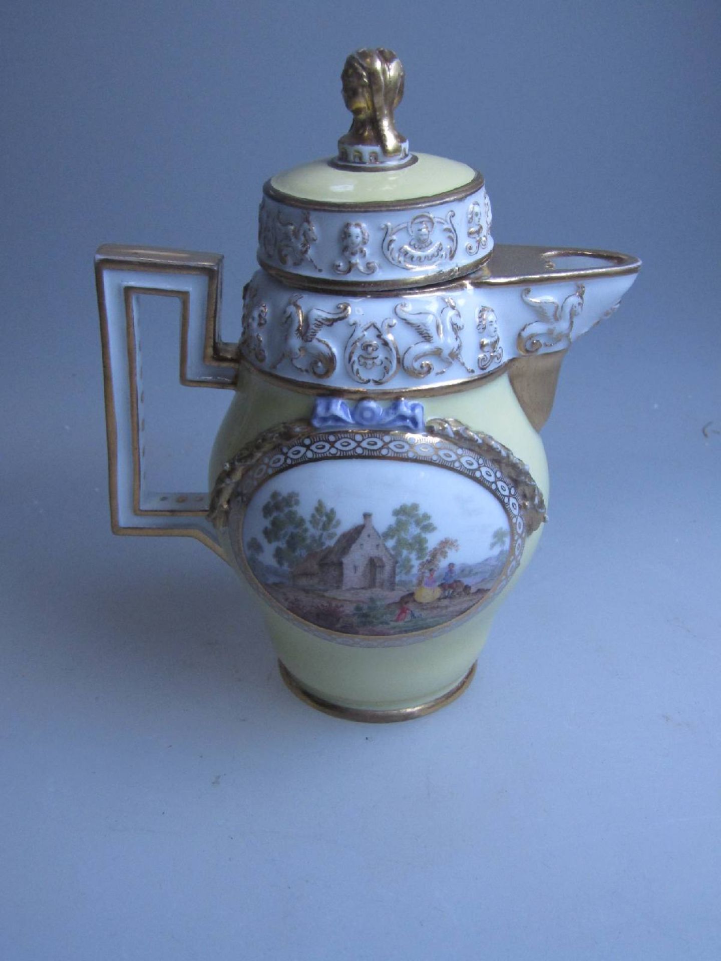 Porzellankännchen, Meissen, um 1880, zwei Kartuschen, gelbgrundig, auf beiden Seiten feine - Bild 9 aus 10