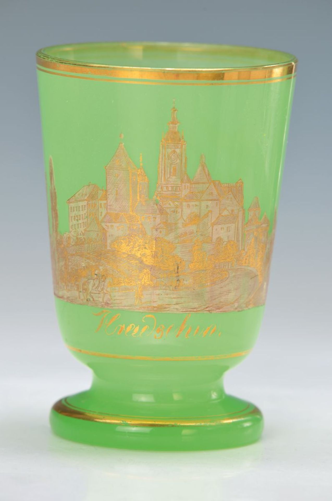 Andenkenglas "Prag", Böhmen, Mitte 19. Jh., sog. Uranglas, grüner Überfang, reiche Goldmalerei des