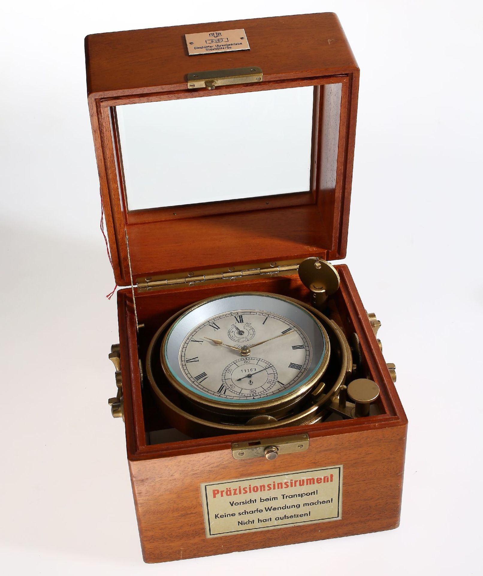 GLASHÜTTE Marinechronometer Nr. 11163, DDR 1970, 2-tlg. Holzkiste Nr. 9380, facett. vergl., verschr.