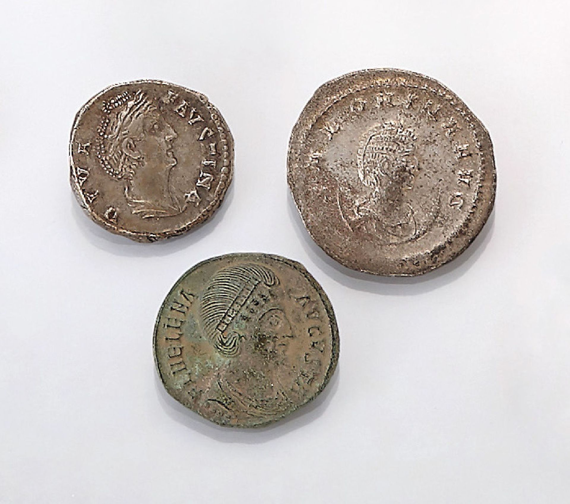 Konvolut 3 Silbermünzen, Denare, Rom, best. aus: 1 x Diva Faustina, 1 x Salonina, 1 x Helena