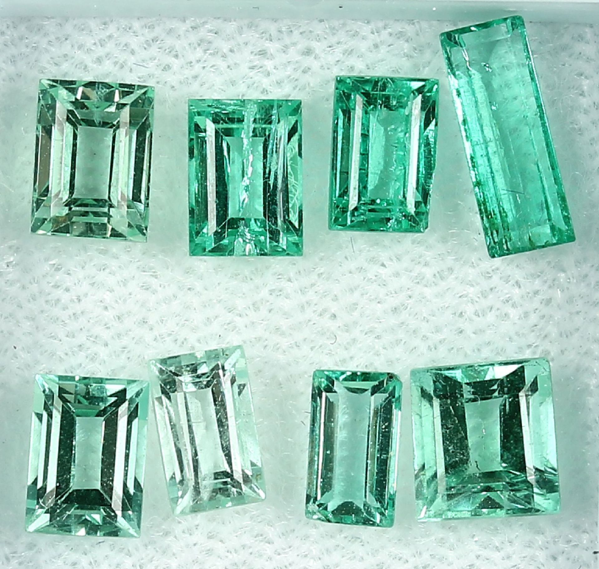 Lot lose Smaragde, zus. ca. 5 ct, Smaragdbaguettes in versch. Größen Schätzpreis: 930, - EURLot