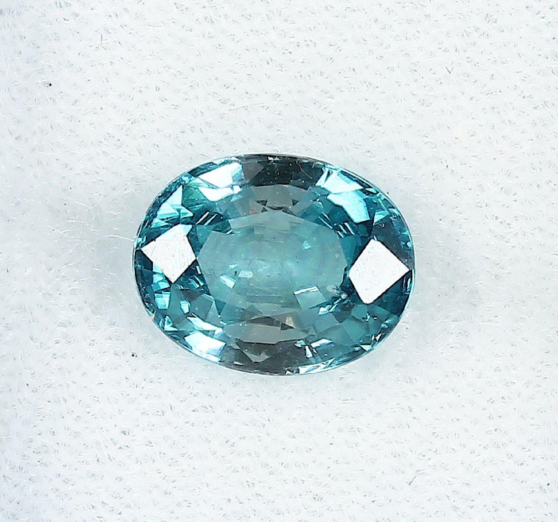 Loser Zirkon, ca. 4.3 ct, oval facett., blau Schätzpreis: 480, - EURLoose zircon, approx. 4.3 ct ,