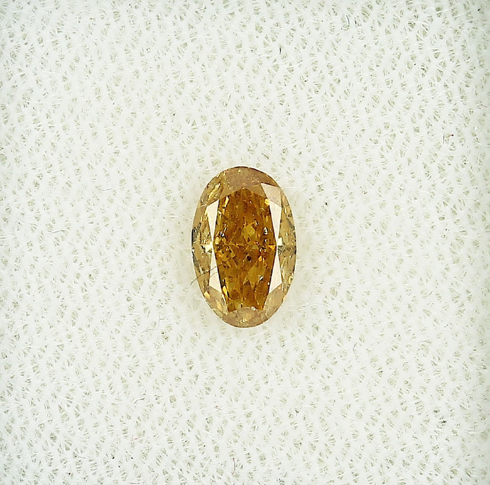 Loser Brillant, 0.59 ct Natural fancy deep Brownish Orangy Yellow, oval facett. Brillant, mit GIA-