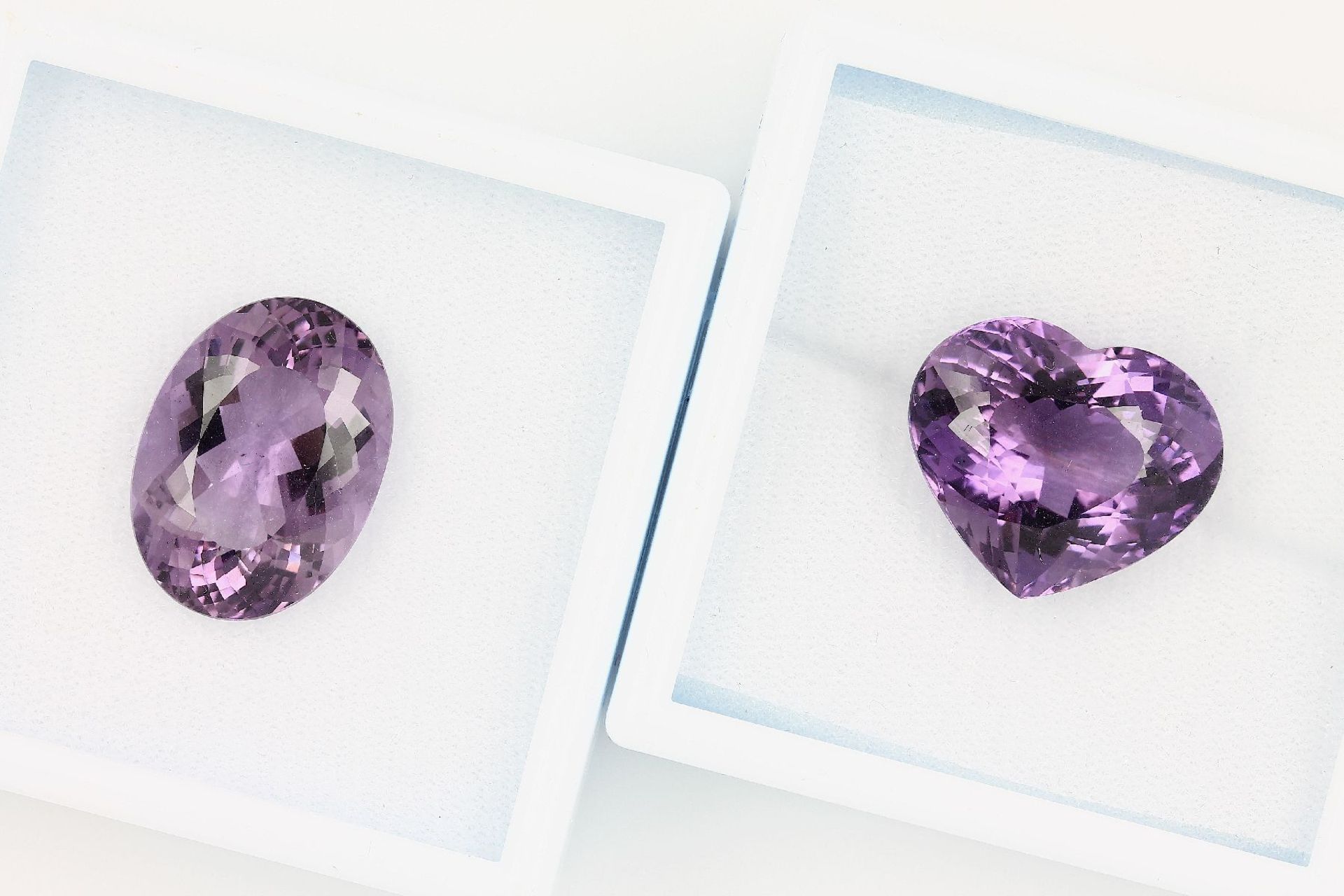 Lot lose Amethyste, zus. ca. 40.5 ct, best.aus: 1 x oval facett., 1 x herzf. facett., versch. Größen