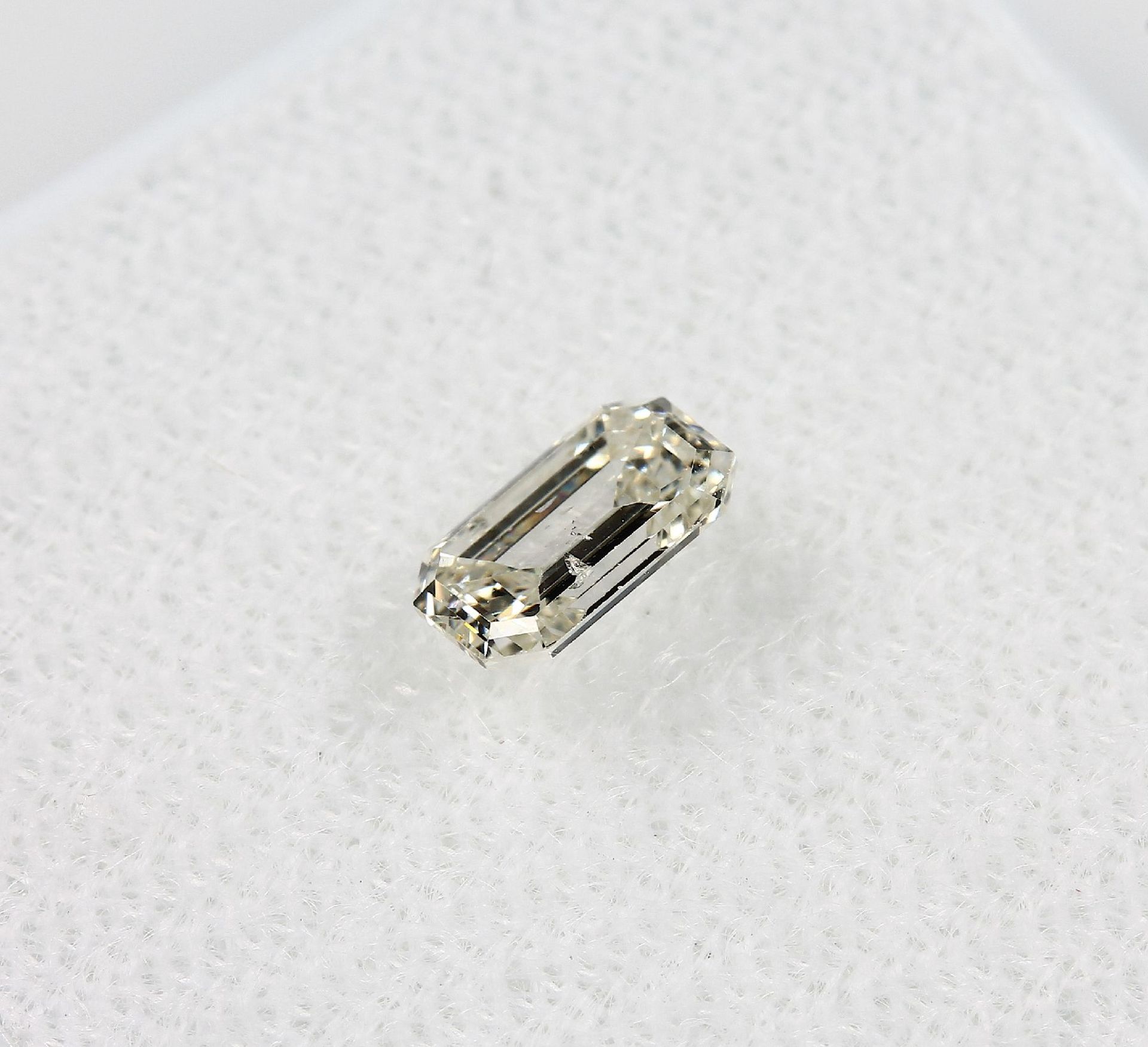 Loser Diamant, 0.54 ct get.Weiß+ (K)/si2, Emerald-Cut, mit HRD-Expertise Schätzpreis: 1350, - - Bild 3 aus 4