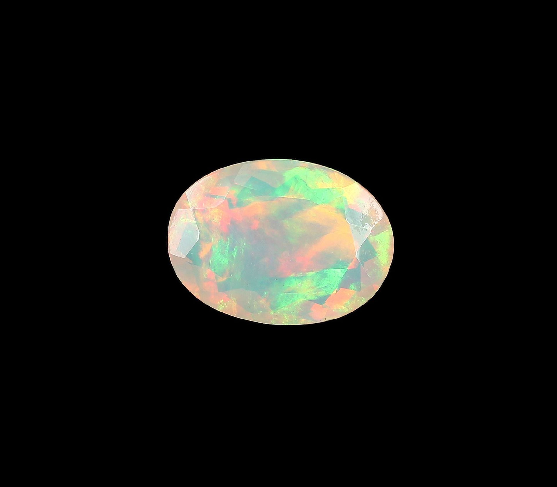 Loser Opal, ca. 4.6 ct, oval facett., schönes Farbspiel in Blau, Grün und Rot Schätzpreis: 470, -