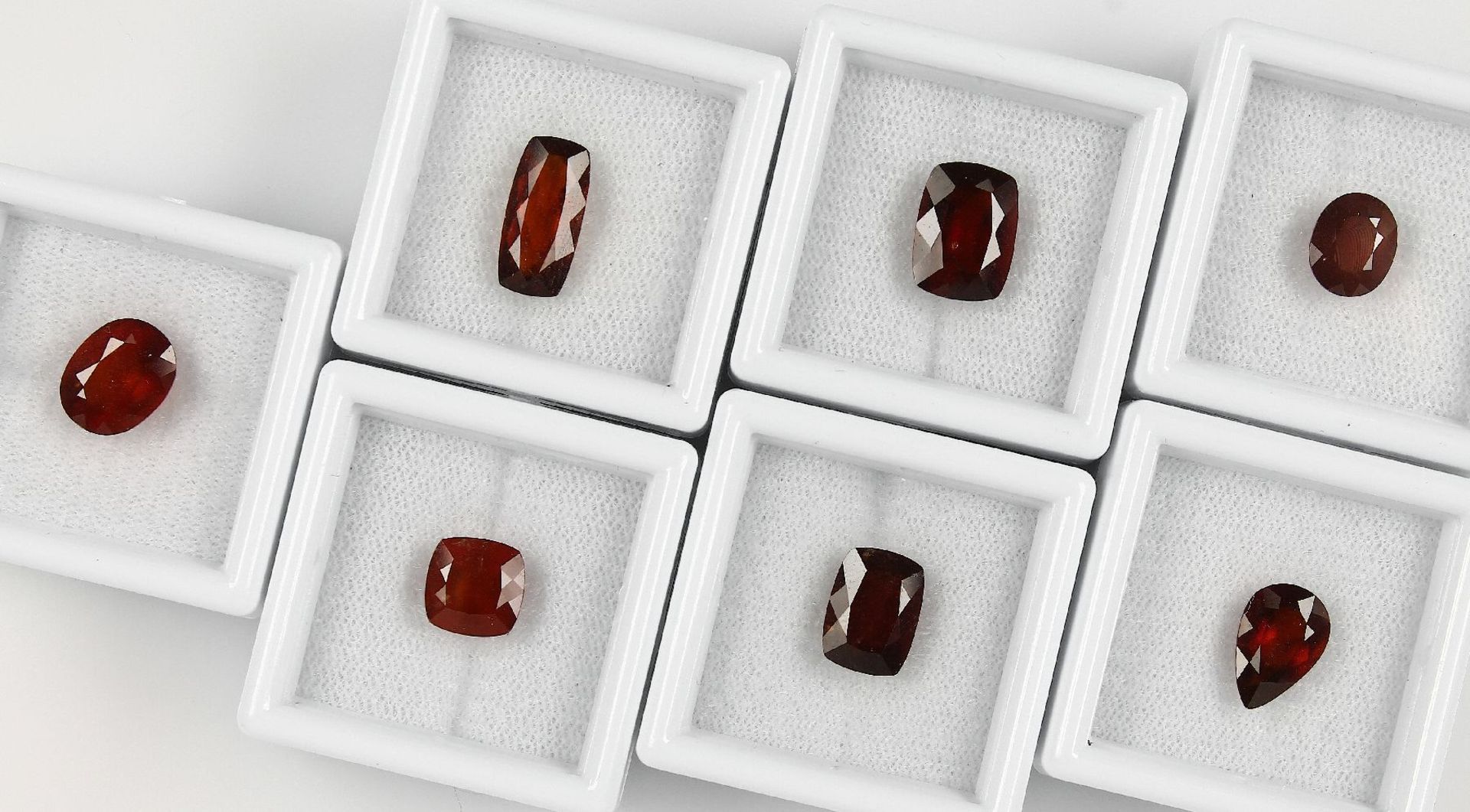 Lot 7 lose Mandarin Granate, zus. ca. 19.9 ct, best. aus: 4 x Kissenschliff, 2 x oval facett., 1 x