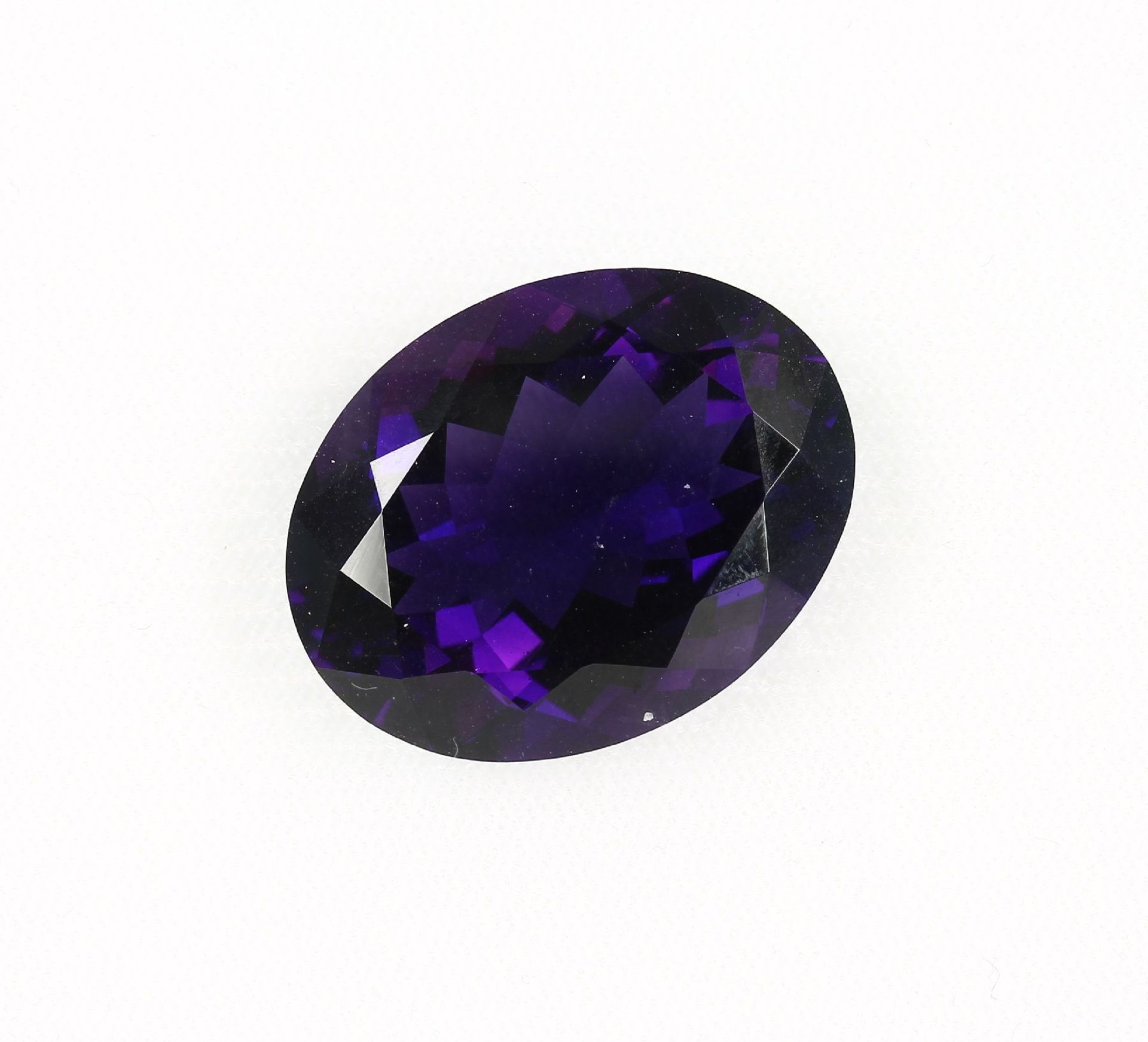 Loser Amethyst, ca. 45.2 ct, ovalfacett. gute Farbe Schätzpreis: 1400, - EURLoose amethyst , approx.