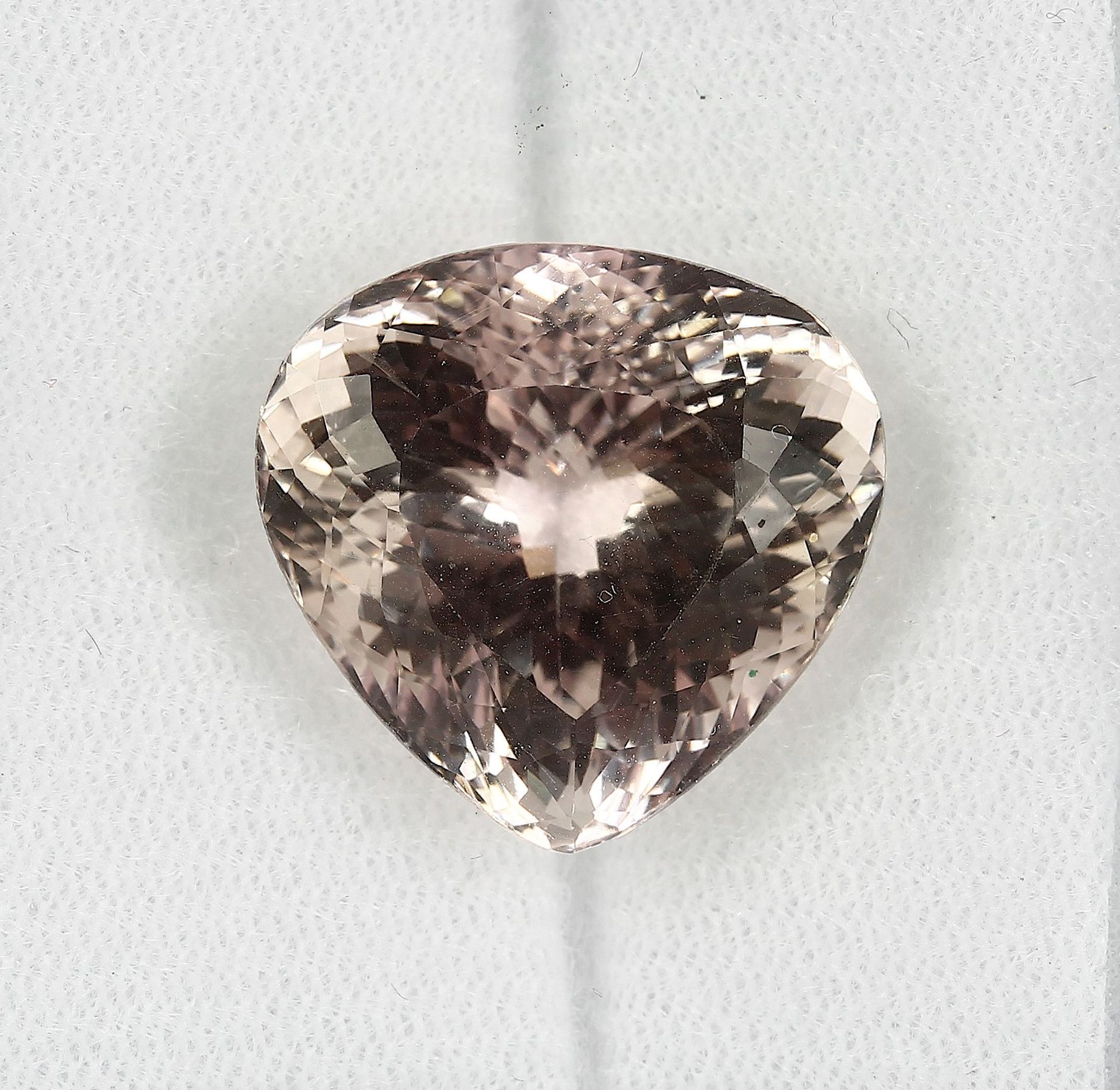 Loser Kunzit, ca. 34.9 ct, tropfen. facett. Schätzpreis: 780, - EURLoose kunzite , approx. 34.9