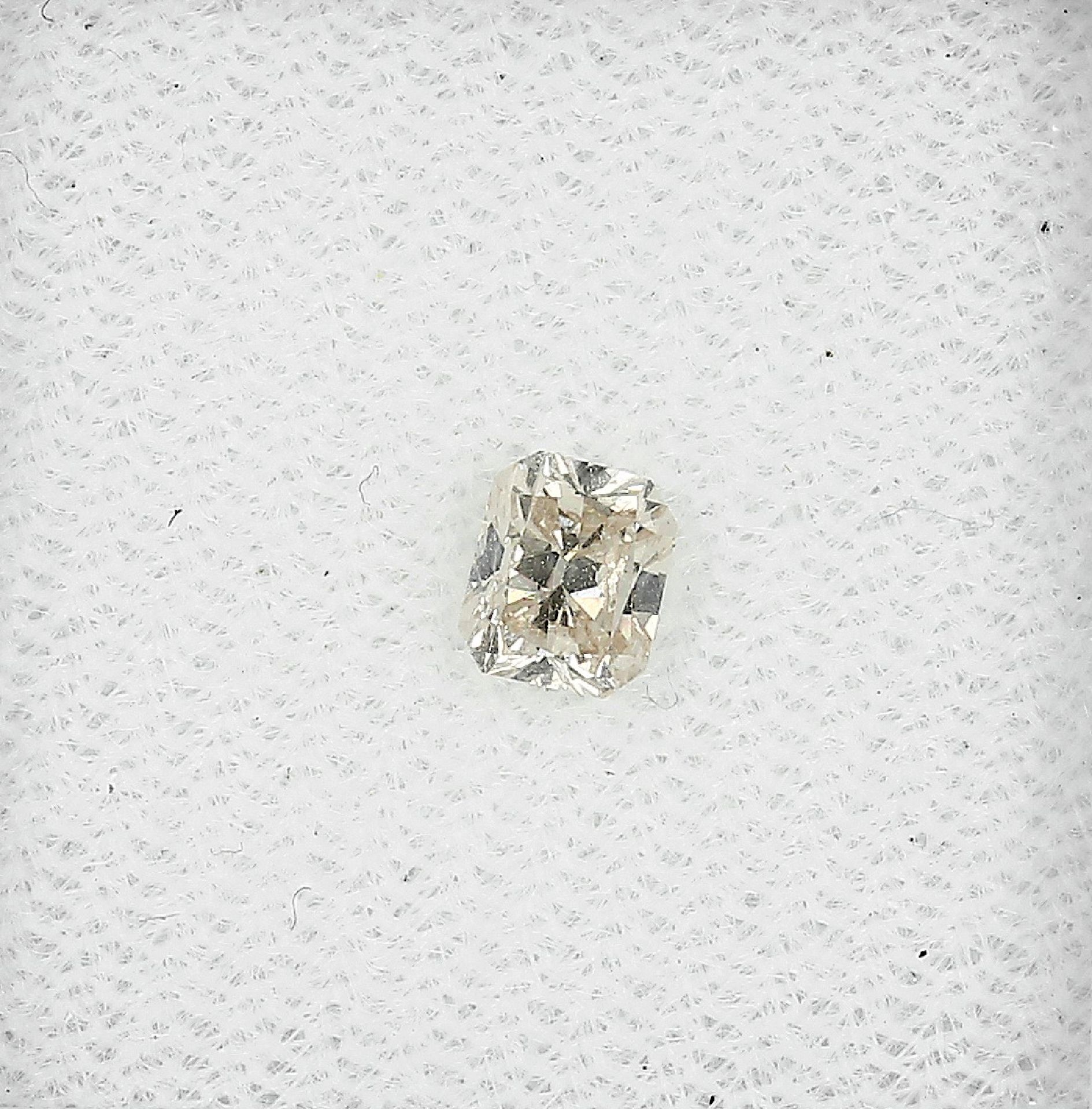 Loser Diamantradiant, 0.40 ct get.(M)/si2, mit HRD-Expertise Schätzpreis: 810, - EURLoose diamond